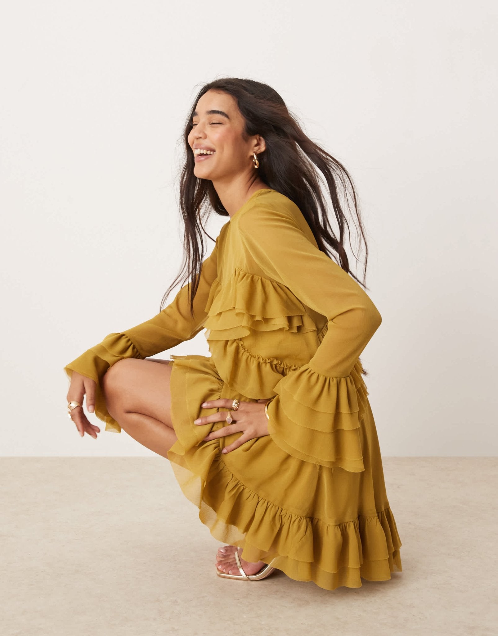 ruffle tiered mini dress ASOS DESIGN mini-robe à manches longues à volants superposés en ocre – ASOS Sample Sale EU Store No stretch Body Size:5.5 Toddler VIP070824 Reformation Olina Linen Dress