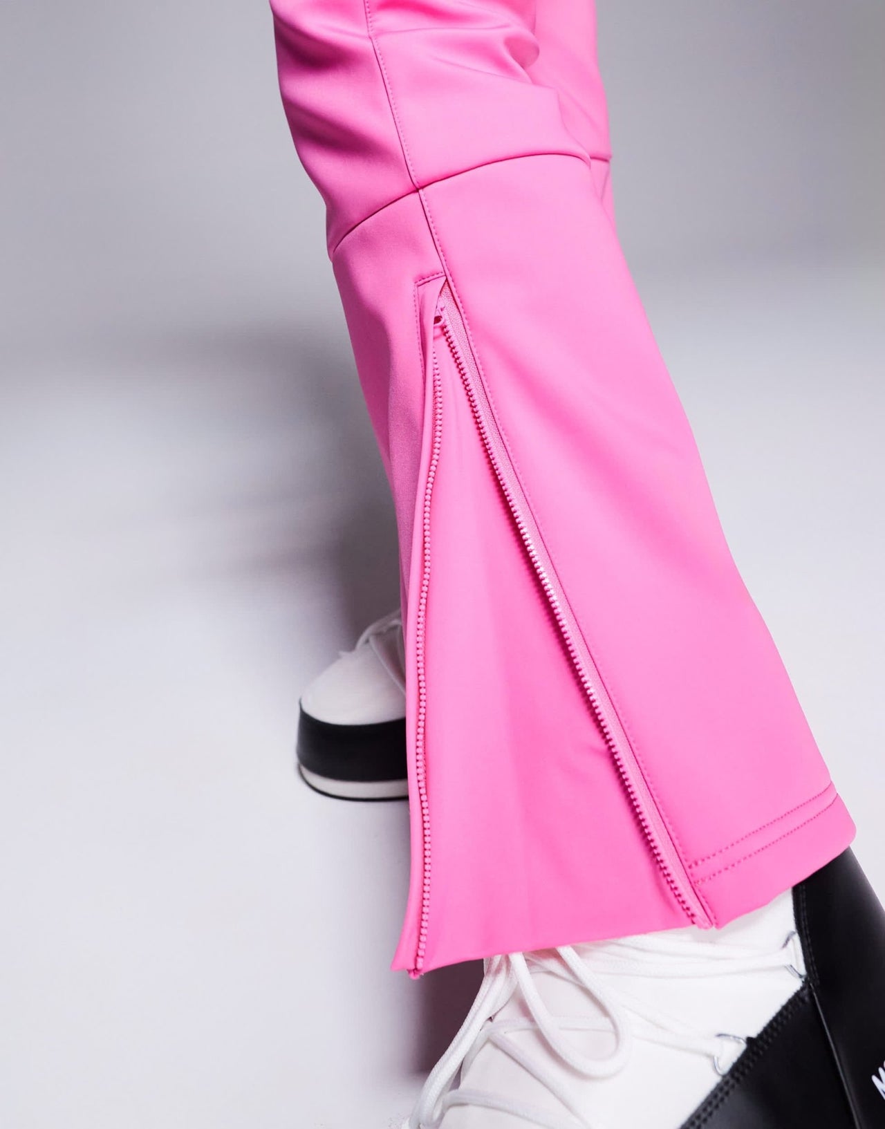 4505 Ski soft shell water repellent kick flare ski trousers in pink - ASOS Sample Sale EU Store