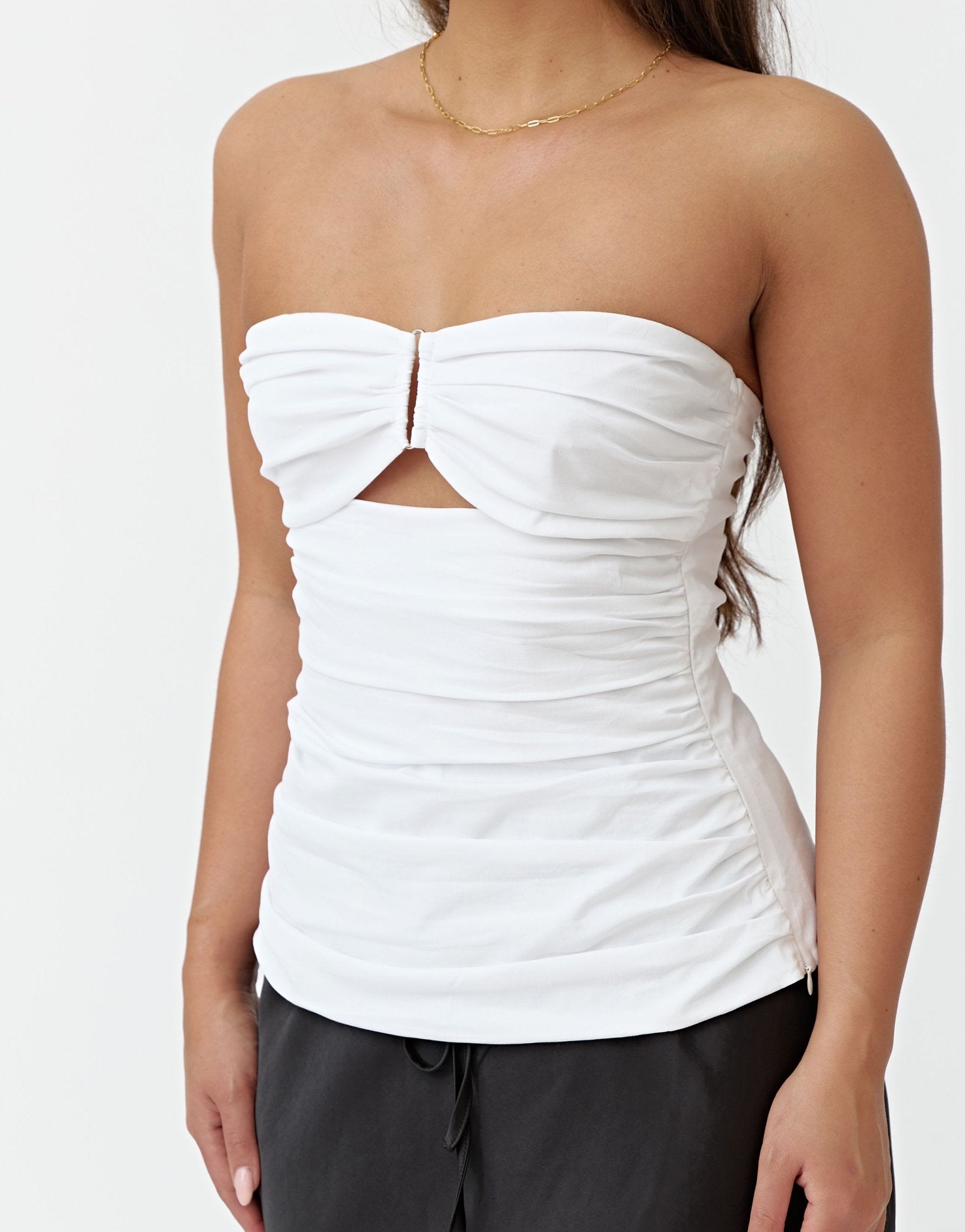4th & Reckless bandeau cut out ring detail top in white - ASOS Sample Sale EU Store
