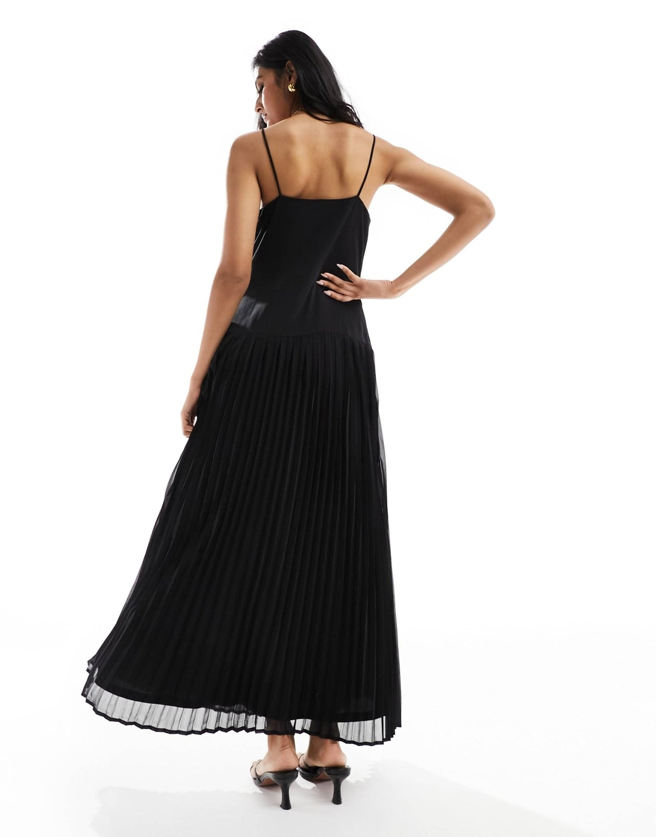 4th & Reckless chiffon pleated drop hem cami maxi dress in black - ASOS Sample Sale EU Store