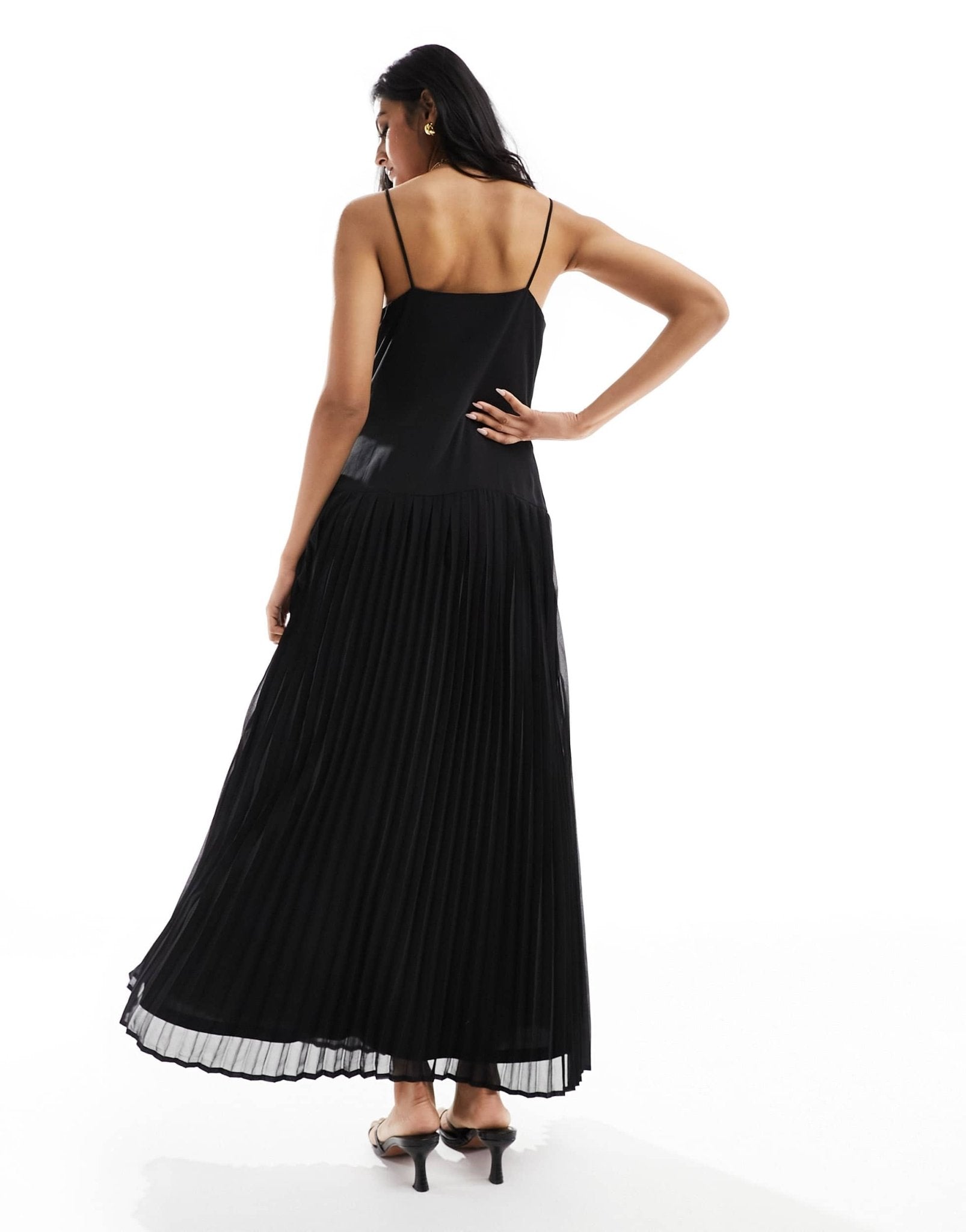 4th & Reckless chiffon pleated drop hem cami maxi dress in black - ASOS Sample Sale EU Store