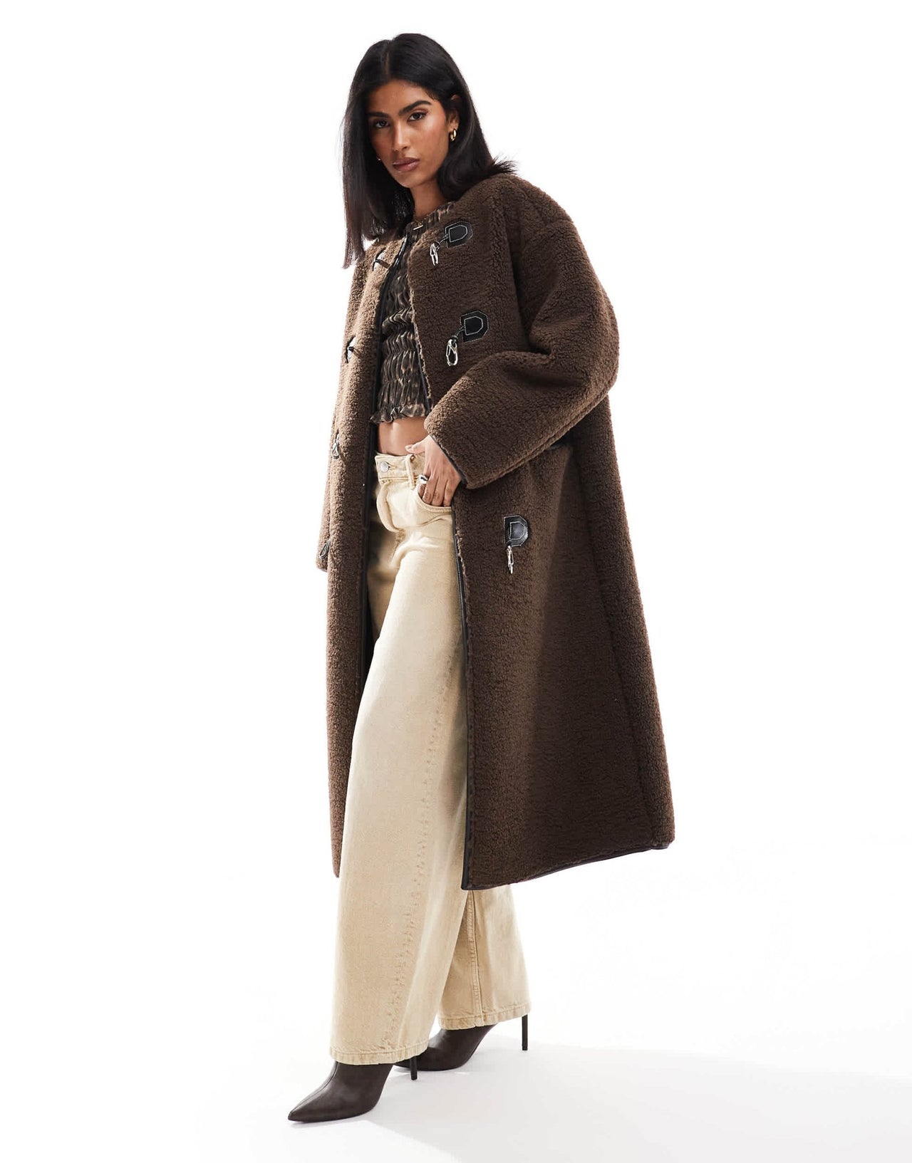 4th & Reckless faux shearling toggle fastening coat in chocolate - ASOS Sample Sale EU Store