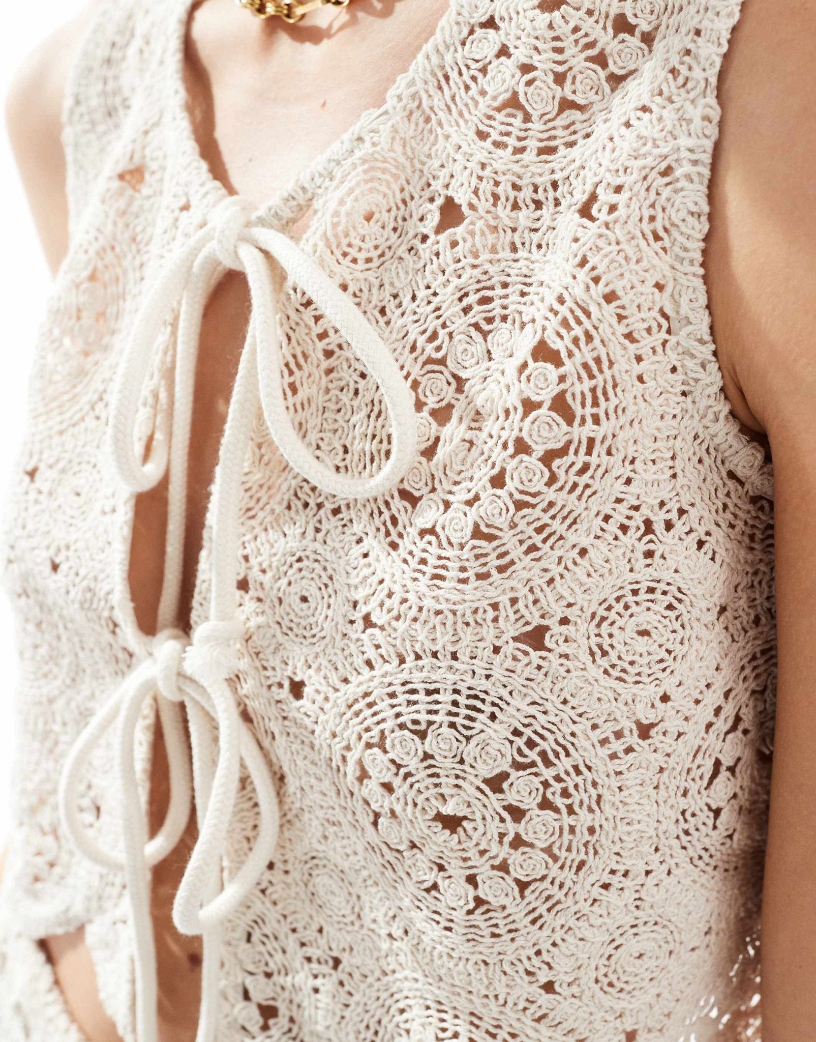 4th & Reckless floral crochet tie front waistcoat beach top co - ord in beige - ASOS Sample Sale EU Store