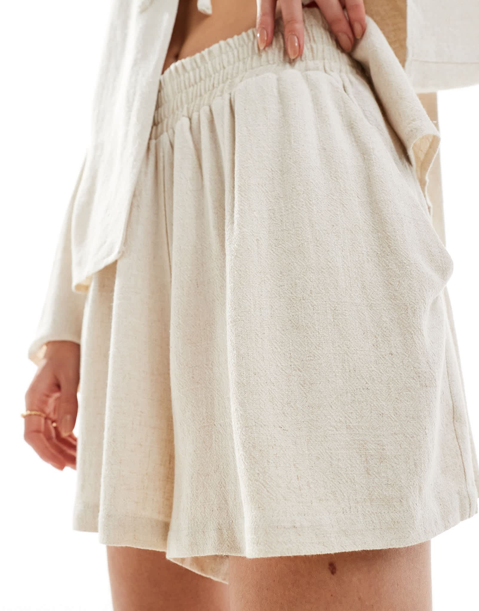 4th & Reckless linen blend shirred waist shorts co - ord in beige - ASOS Sample Sale EU Store