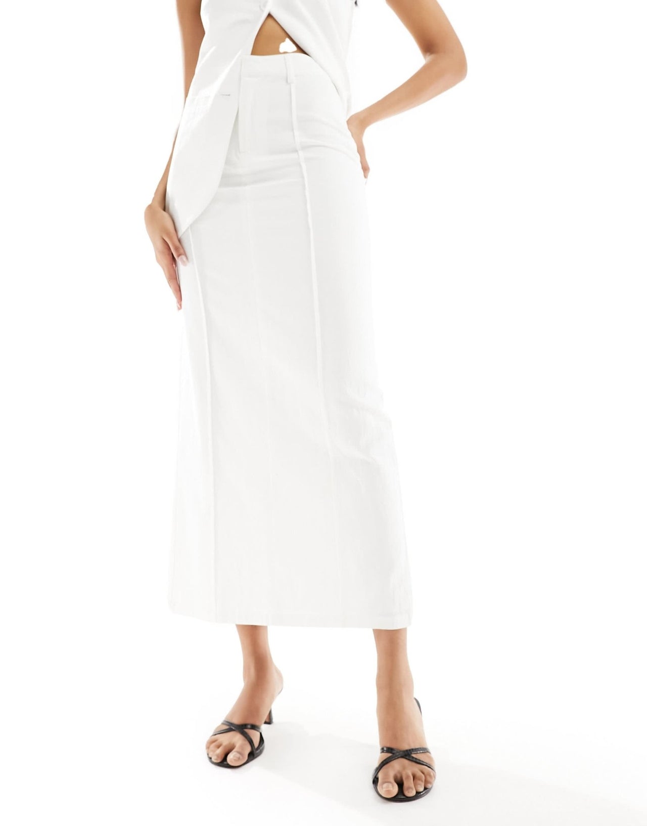 4th & Reckless linen look maxi seam detail skirt co - ord in white - ASOS Sample Sale EU Store