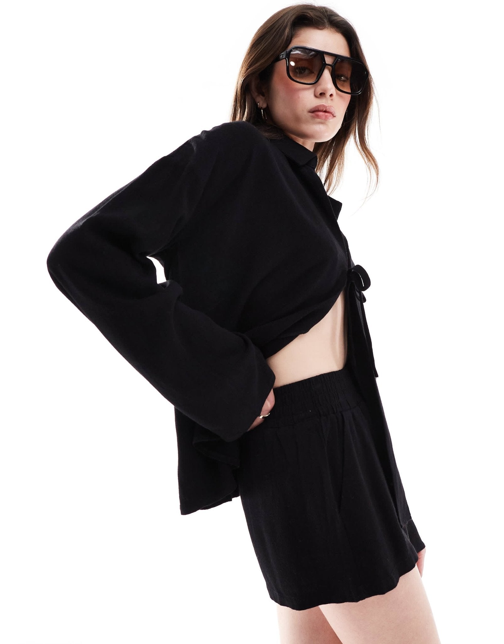 4th & Reckless linen shirred waist shorts co - ord in black - ASOS Sample Sale EU Store