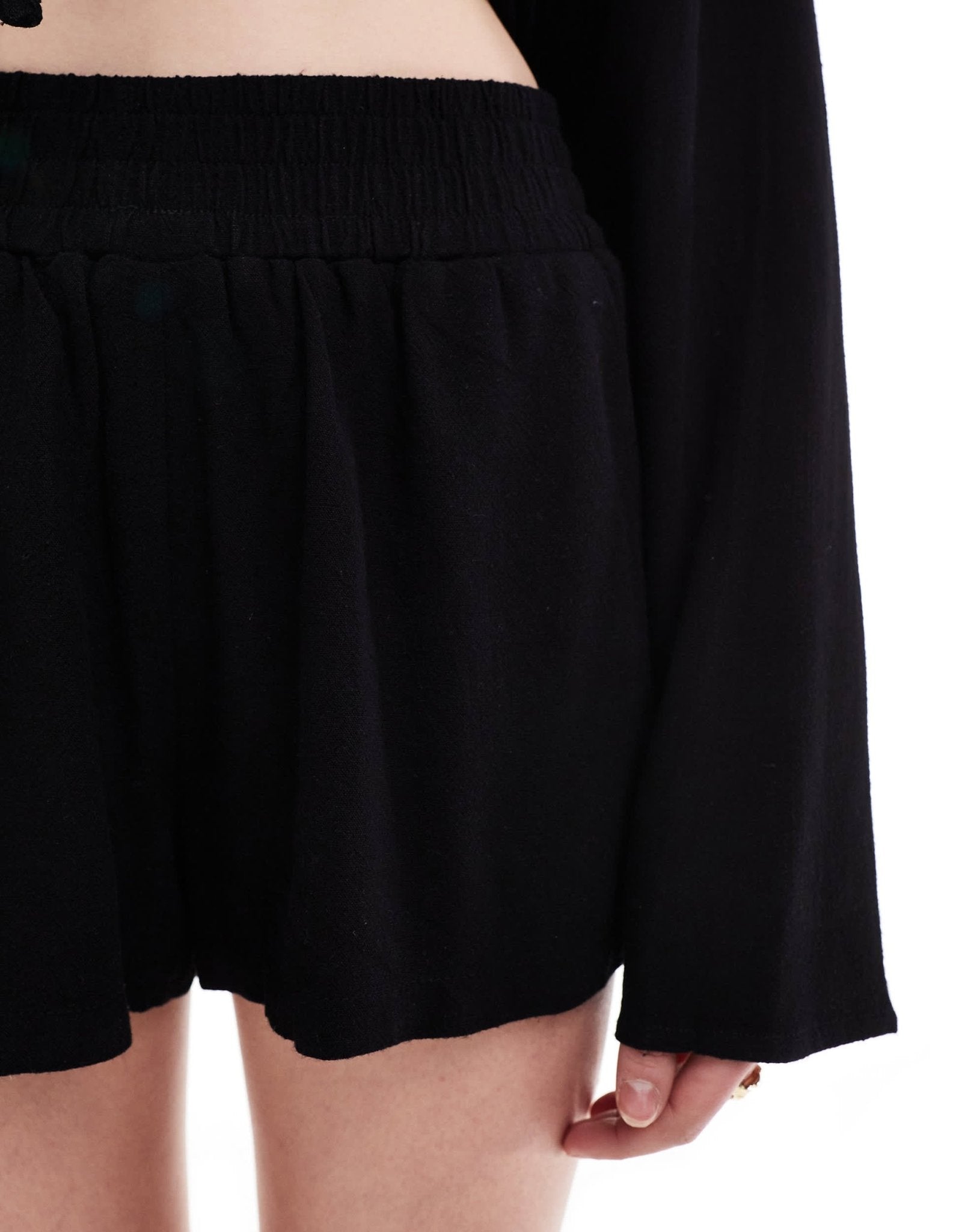 4th & Reckless linen shirred waist shorts co - ord in black - ASOS Sample Sale EU Store