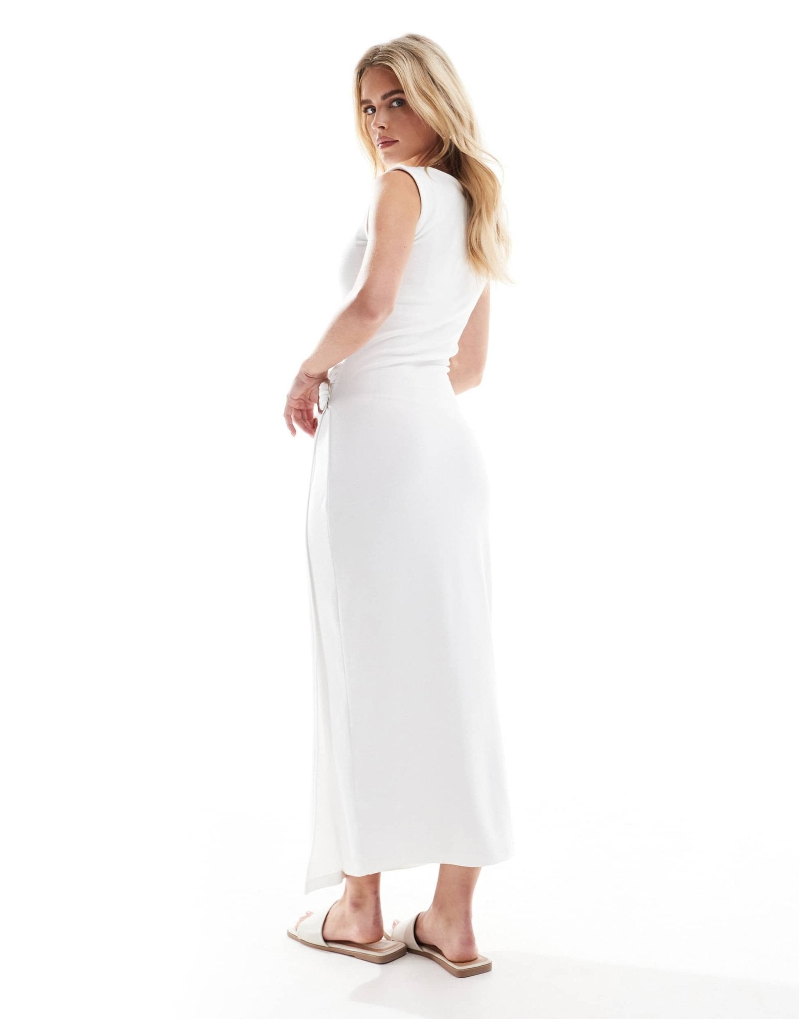 4th & Reckless Petite sleeveless wrap drape ring detail maxi dress in white - ASOS Sample Sale EU Store