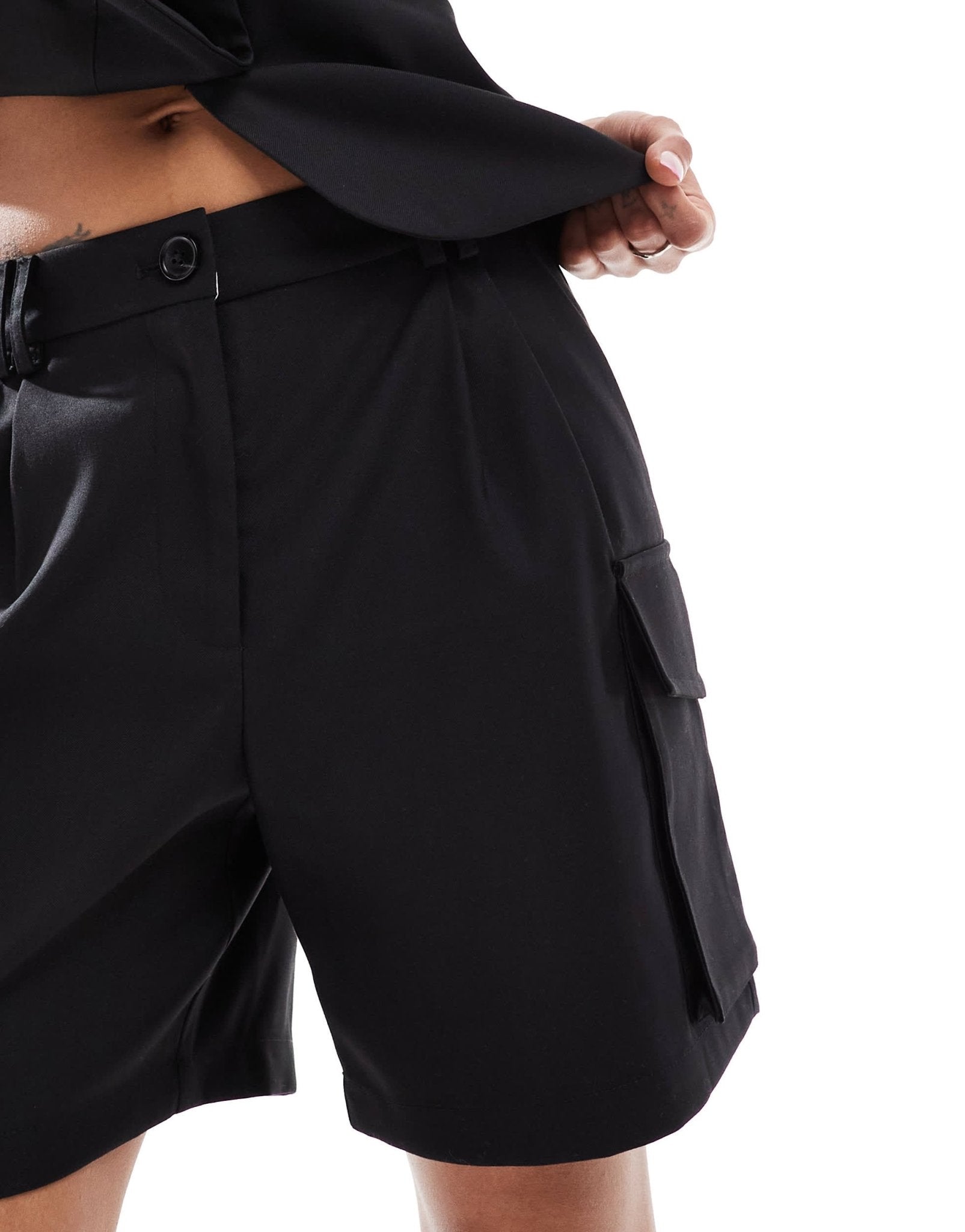 4th & Reckless Petite tailored pocket detail shorts co - ord in black - ASOS Sample Sale EU Store