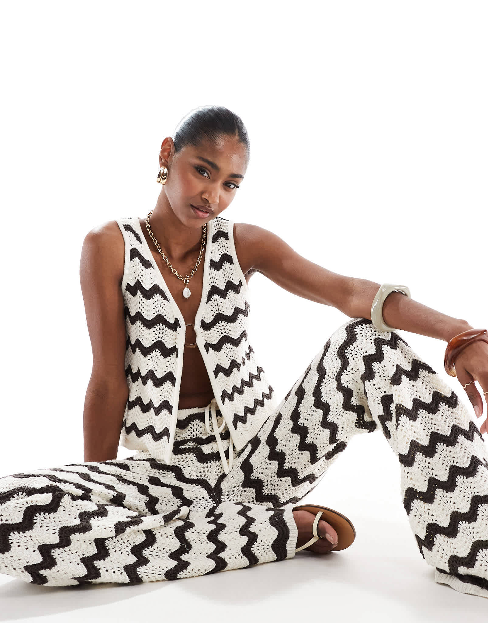 4th & Reckless split front ring detail crochet beach top co - ord in chocolate and cream wave - ASOS Sample Sale EU Store