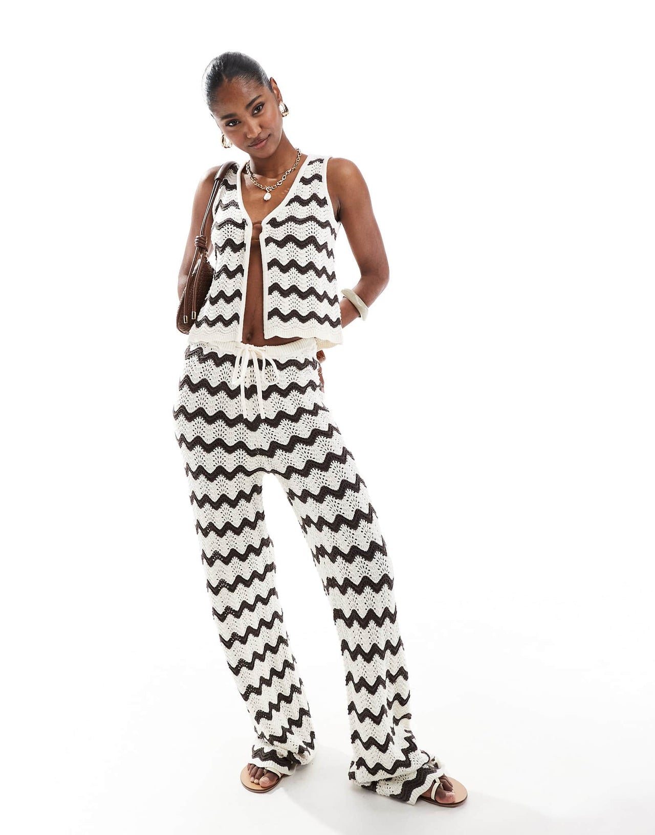 4th & Reckless split front ring detail crochet beach top co - ord in chocolate and cream wave - ASOS Sample Sale EU Store