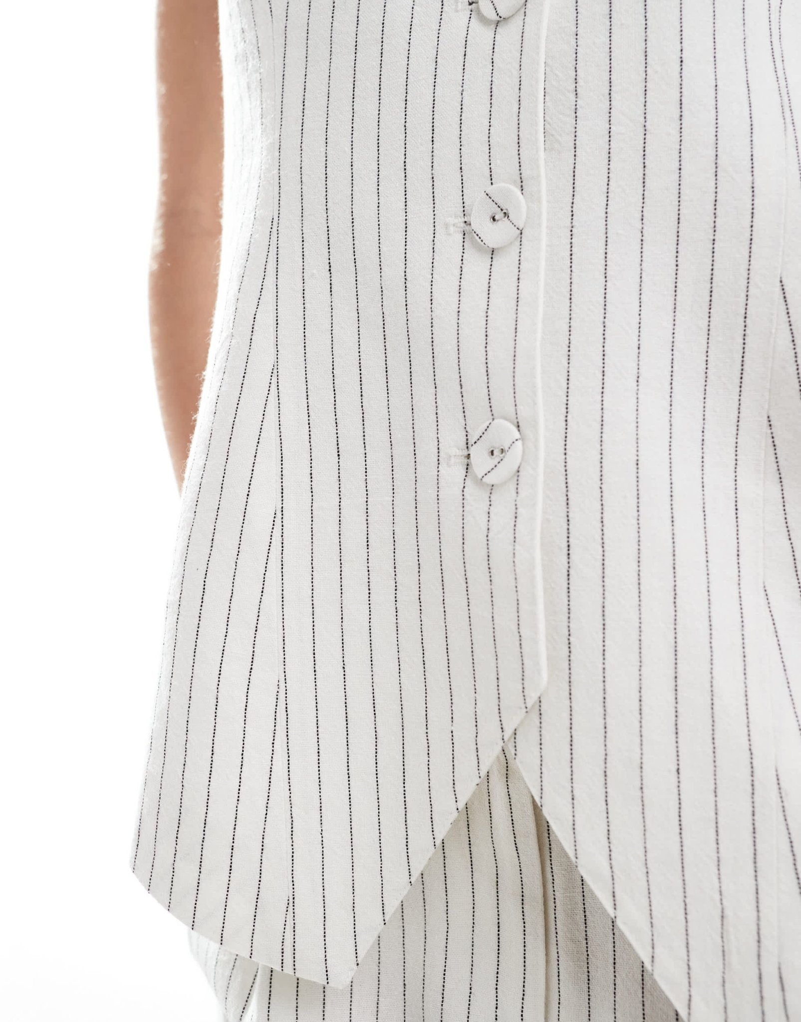 4th & Reckless Tall tailored halterneck button through waistcoat co - ord in white pinstripe - ASOS Sample Sale EU Store