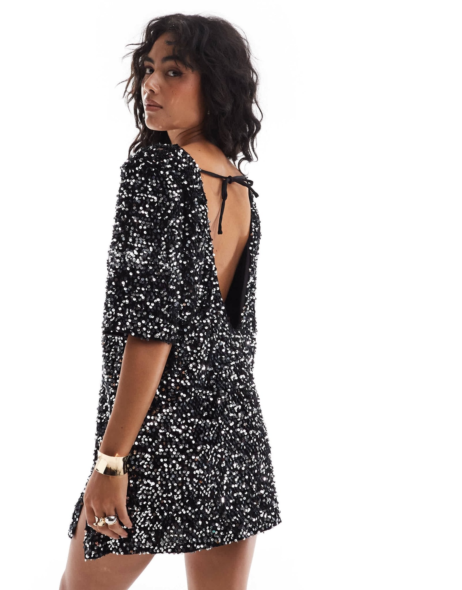 4th & Reckless velvet sequin mini t-shirt dress with open back in black - ASOS Sample Sale EU Store