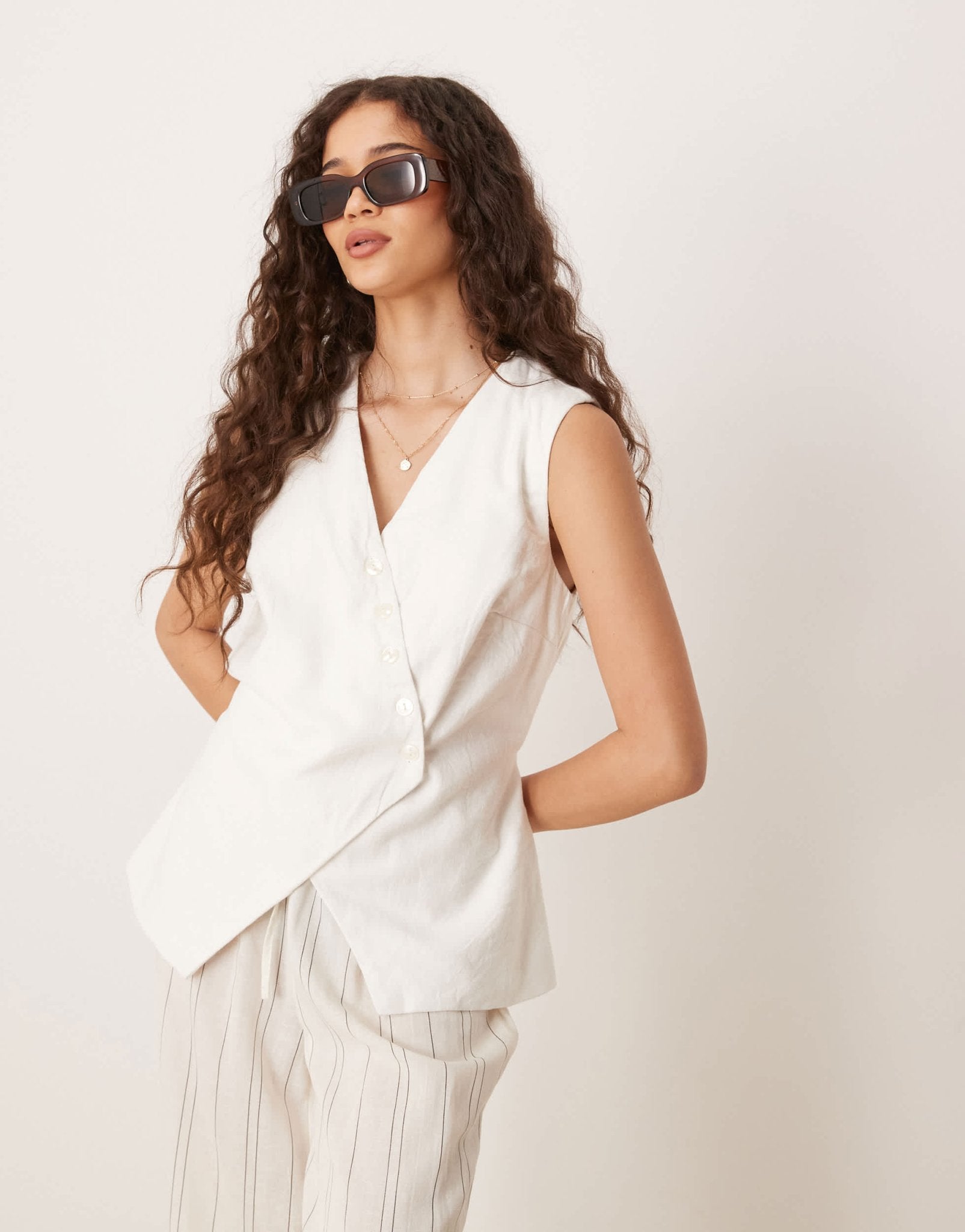 Abercrombie & Fitch asymmetric tailored linen vest in white - ASOS Sample Sale EU Store