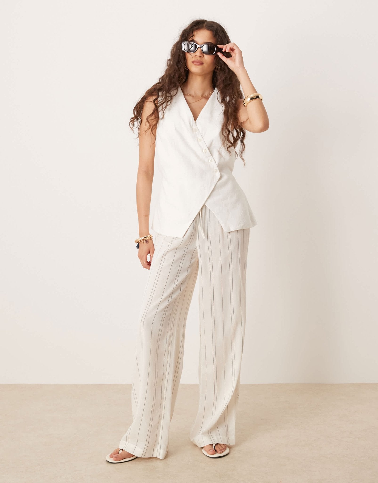 Abercrombie & Fitch asymmetric tailored linen vest in white - ASOS Sample Sale EU Store