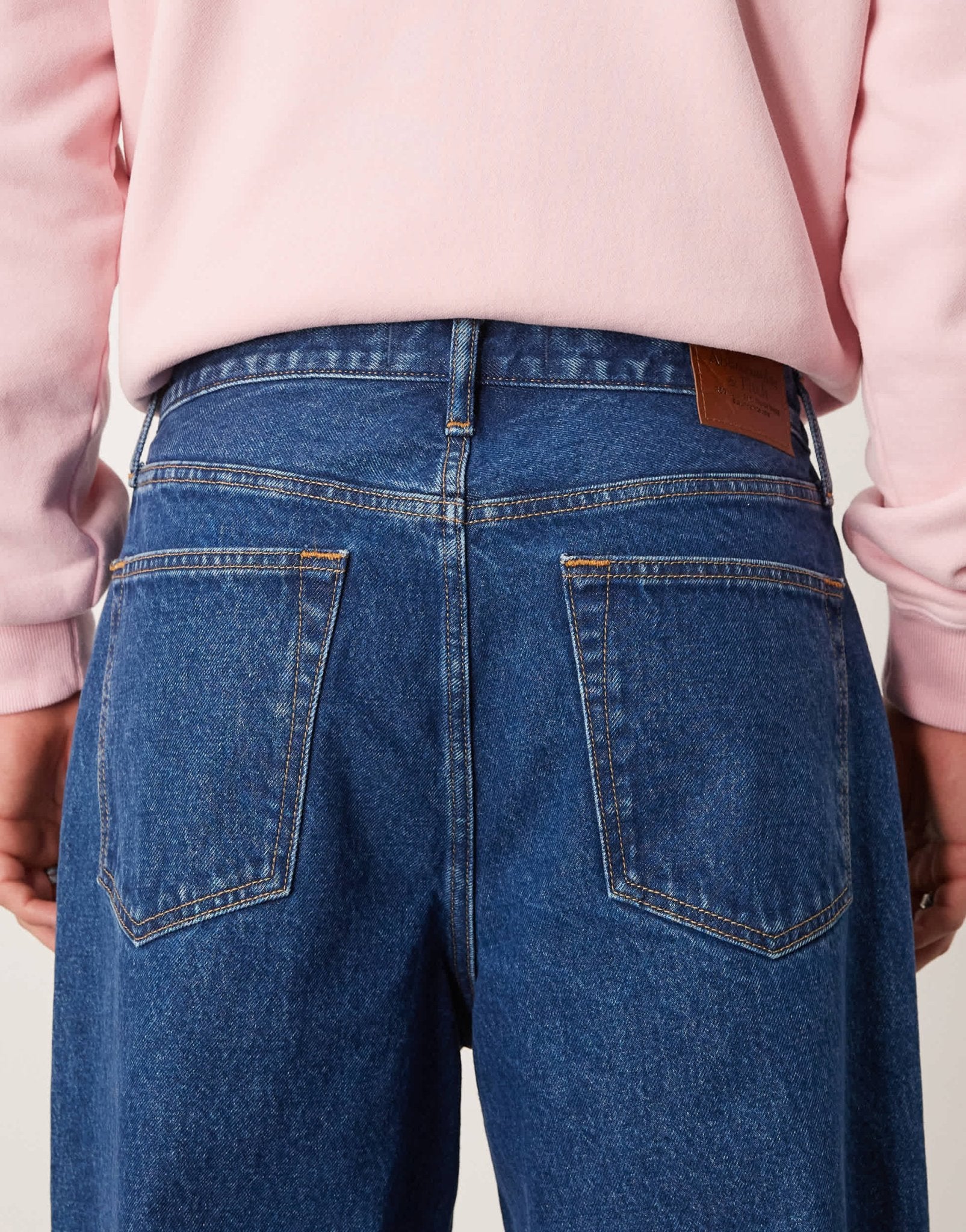 Abercrombie & Fitch baggy fit jeans in mid - blue wash - ASOS Sample Sale EU Store