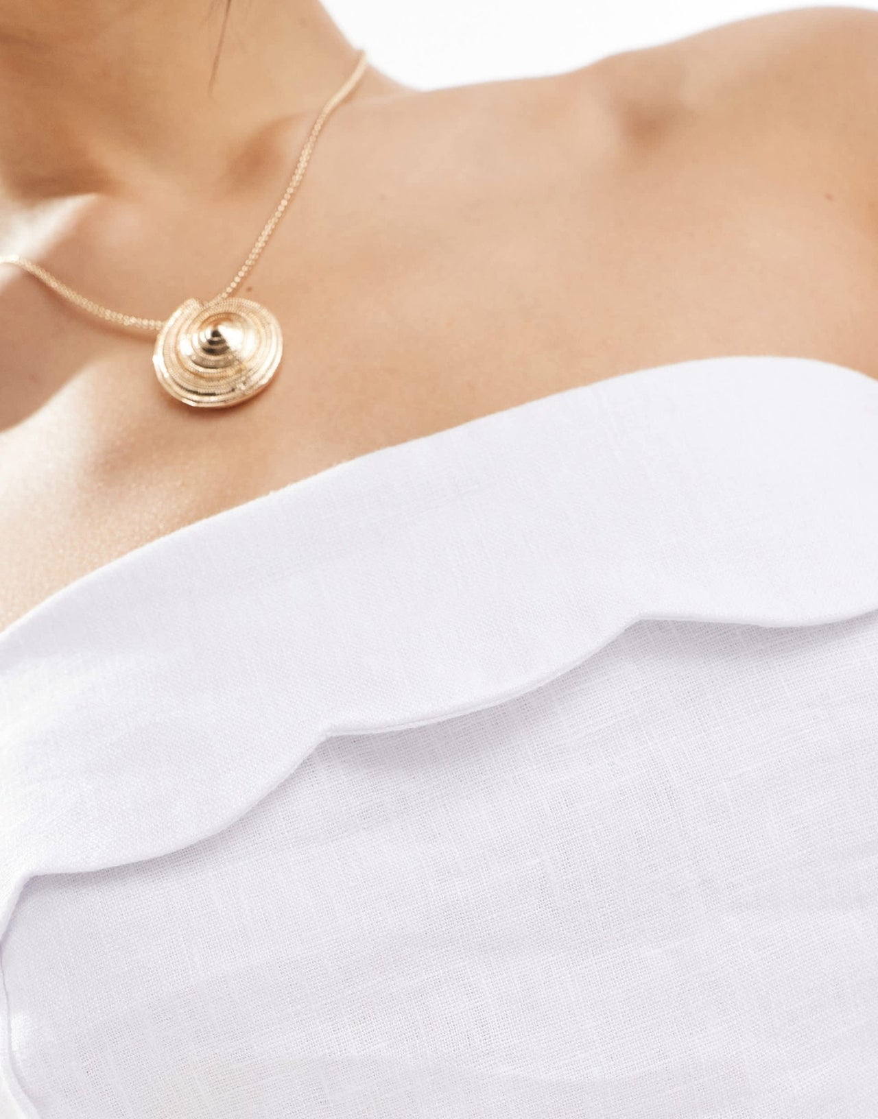Abercrombie & Fitch co - ord linen scallop edged top in white - ASOS Sample Sale EU Store