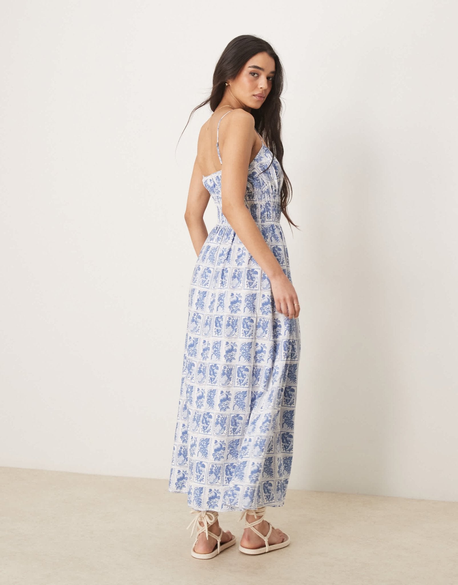 Abercrombie & Fitch flowy maxi dress in blue stamp print - ASOS Sample Sale EU Store