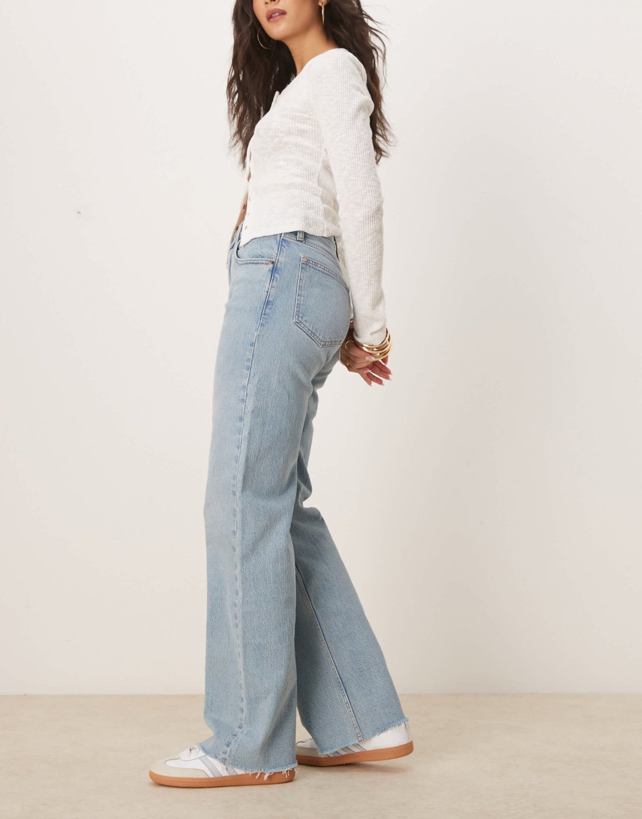 Abercrombie & Fitch high rise 90's fit relaxed jean in distressed wash - ASOS Sample Sale EU Store