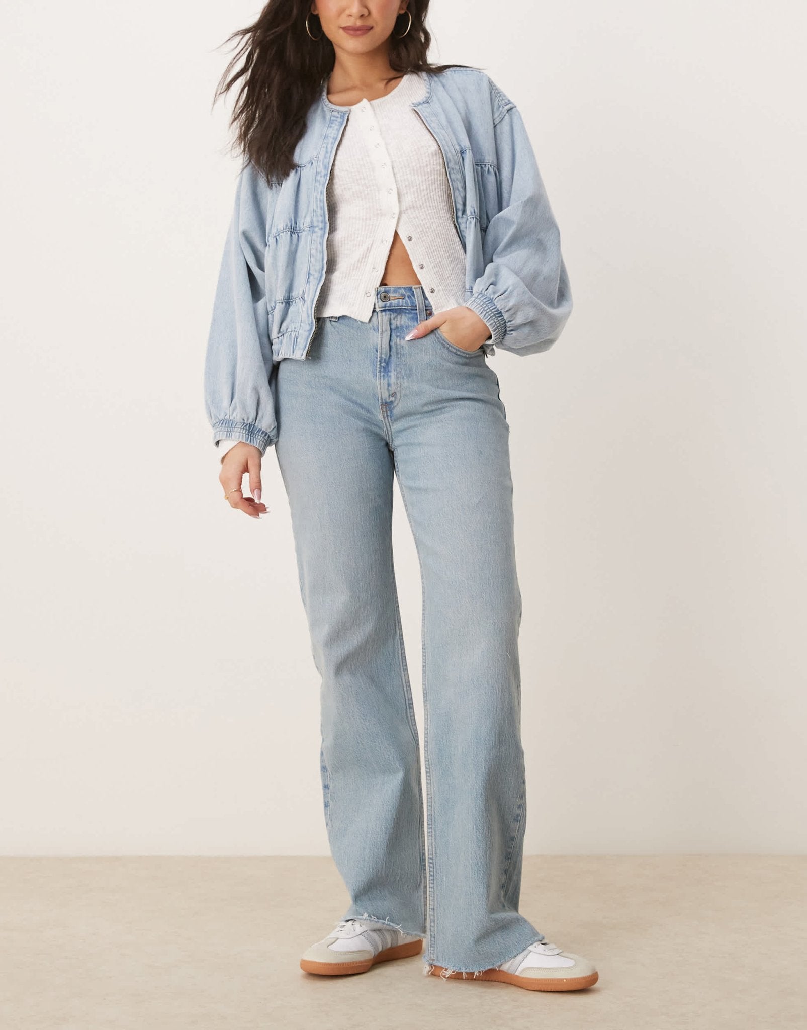 Abercrombie & Fitch high rise 90's fit relaxed jean in distressed wash - ASOS Sample Sale EU Store