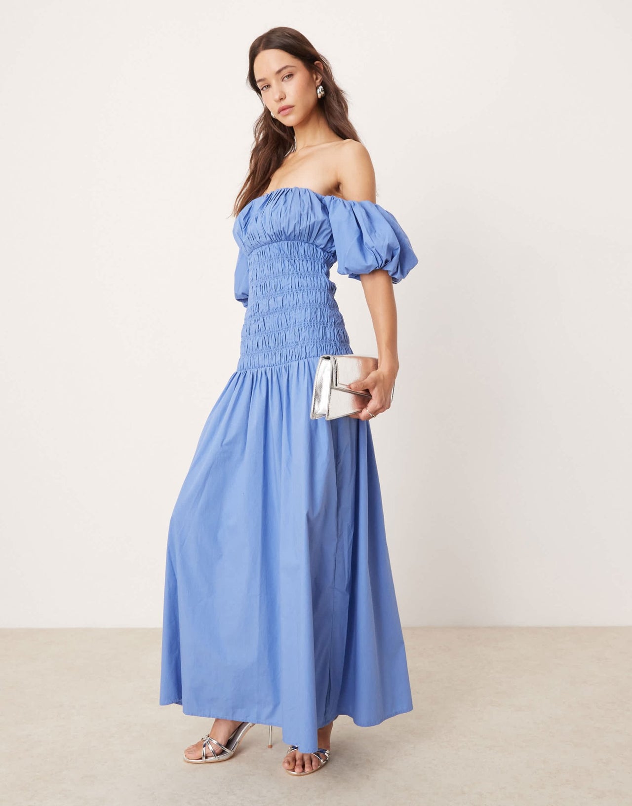 Abercrombie & Fitch off the shoulder smocked low waist maxi dress in blue tile print - ASOS Sample Sale EU Store