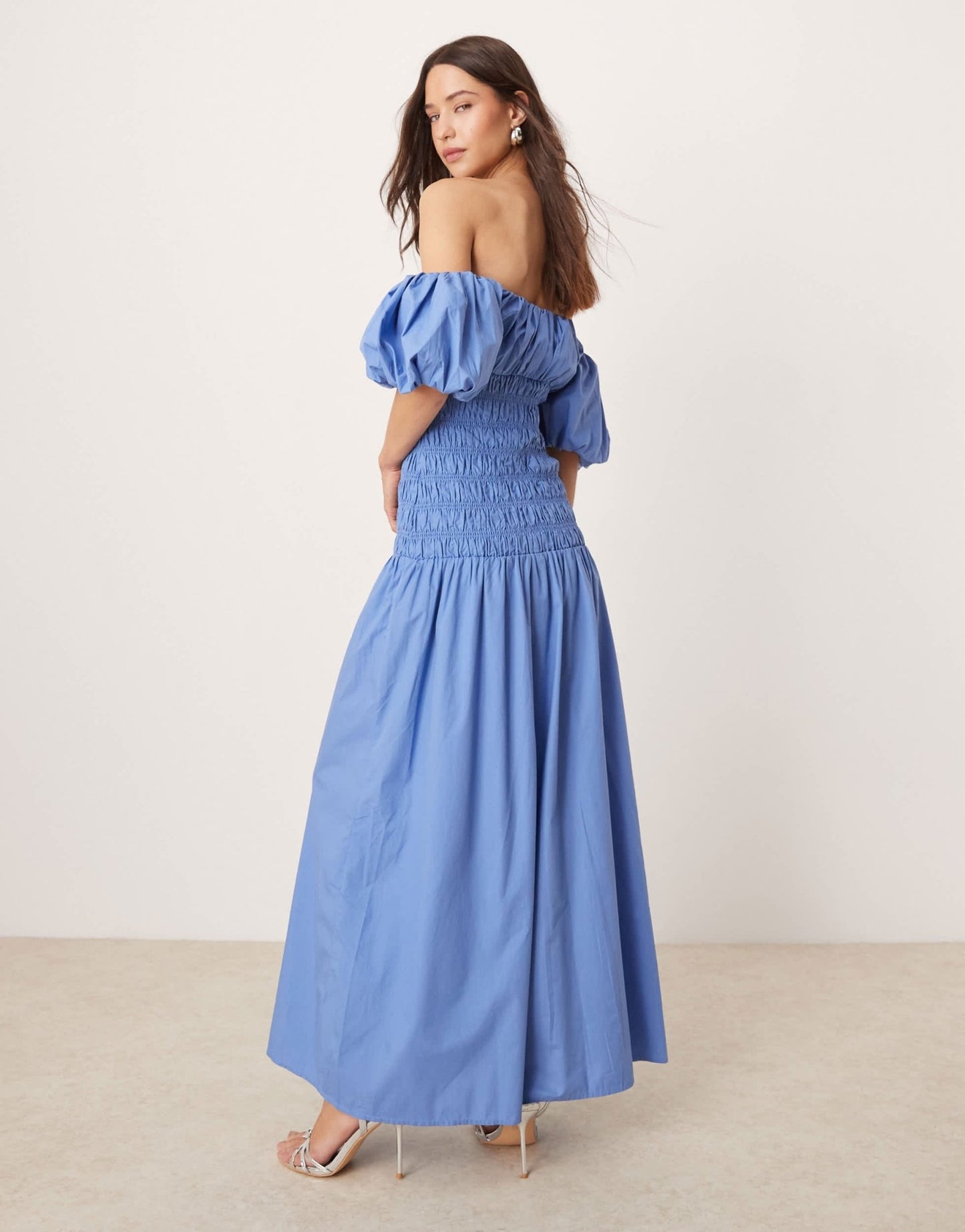 Abercrombie & Fitch off the shoulder smocked low waist maxi dress in blue tile print - ASOS Sample Sale EU Store