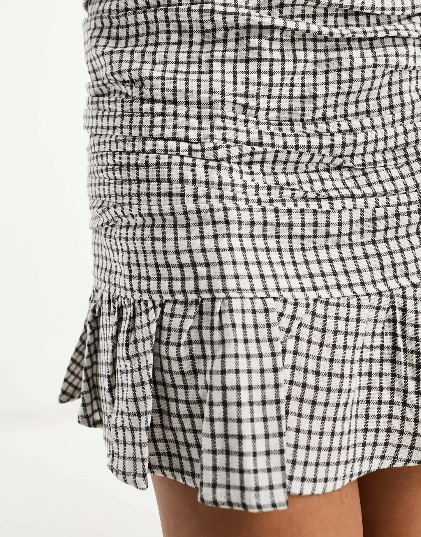 Abercrombie & Fitch ruched mini skirt in black and white check - ASOS Sample Sale EU Store