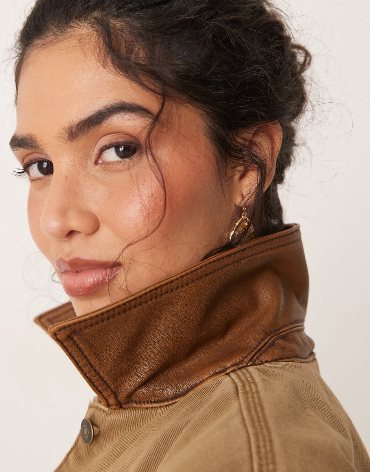 Abercrombie & Fitch short workwear denim jacket in beige - ASOS Sample Sale EU Store