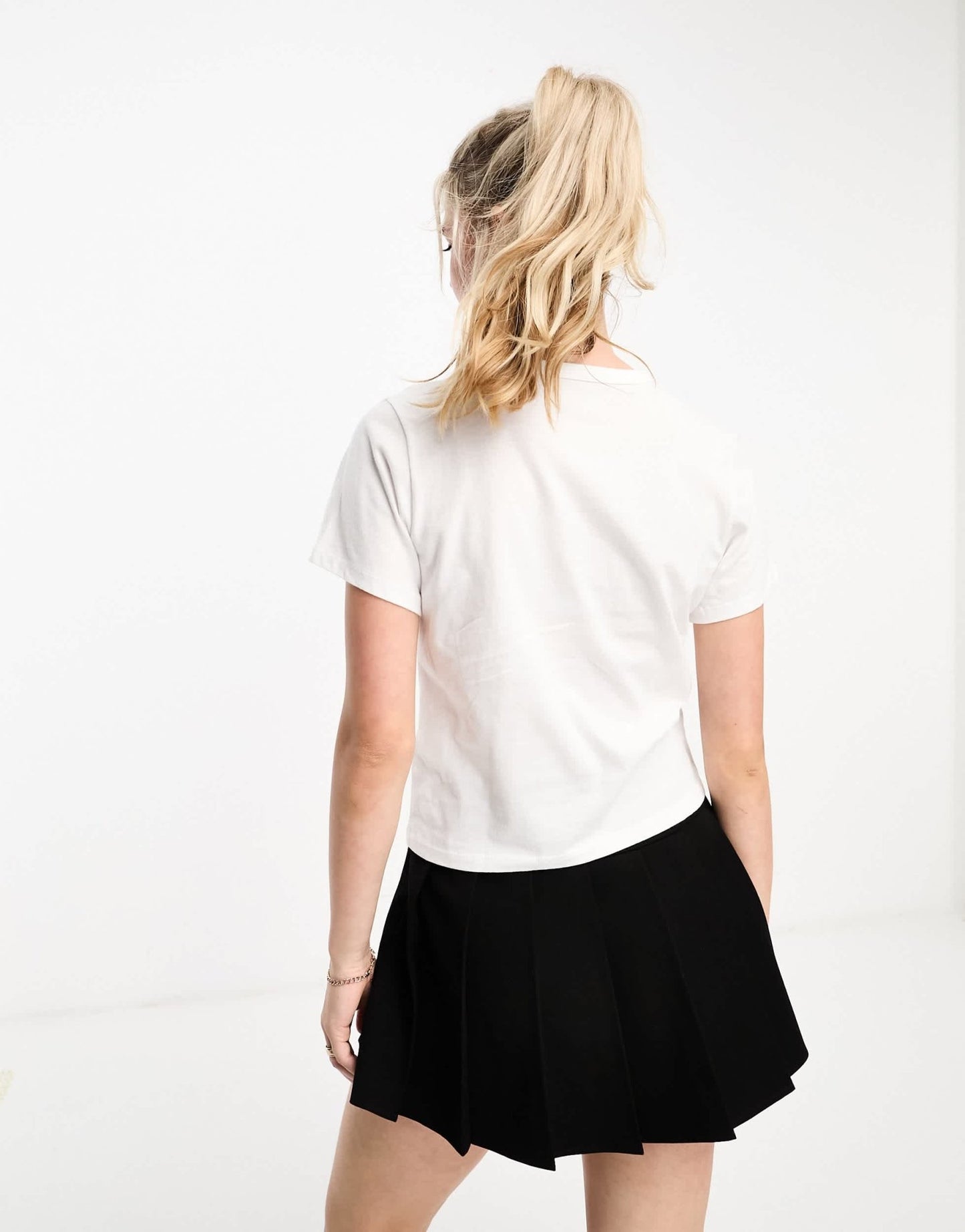 Abercrombie & Fitch slim printed t-shirt in white - ASOS Sample Sale EU Store