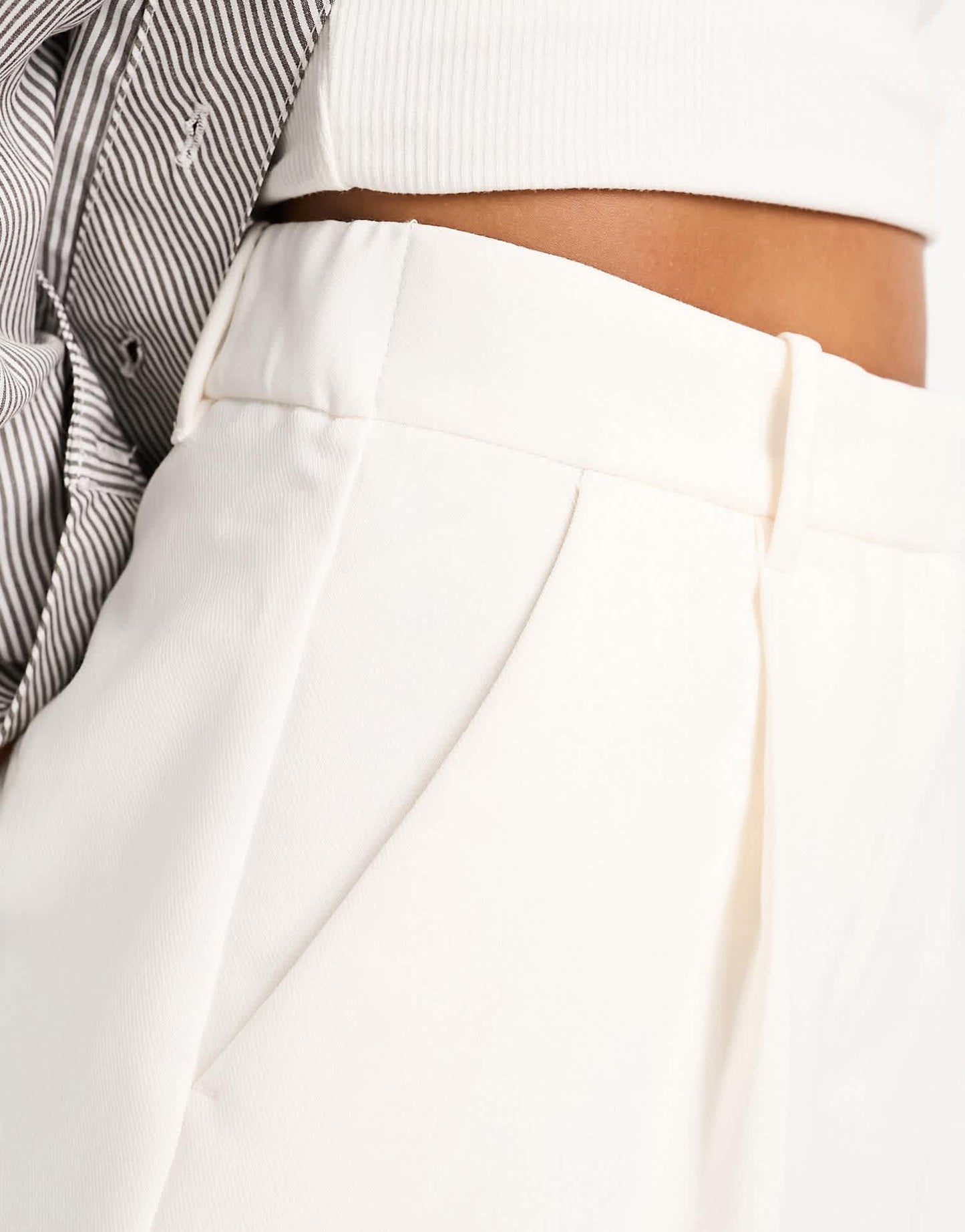 Abercrombie & Fitch soft tailored short in cream - ASOS Sample Sale EU Store
