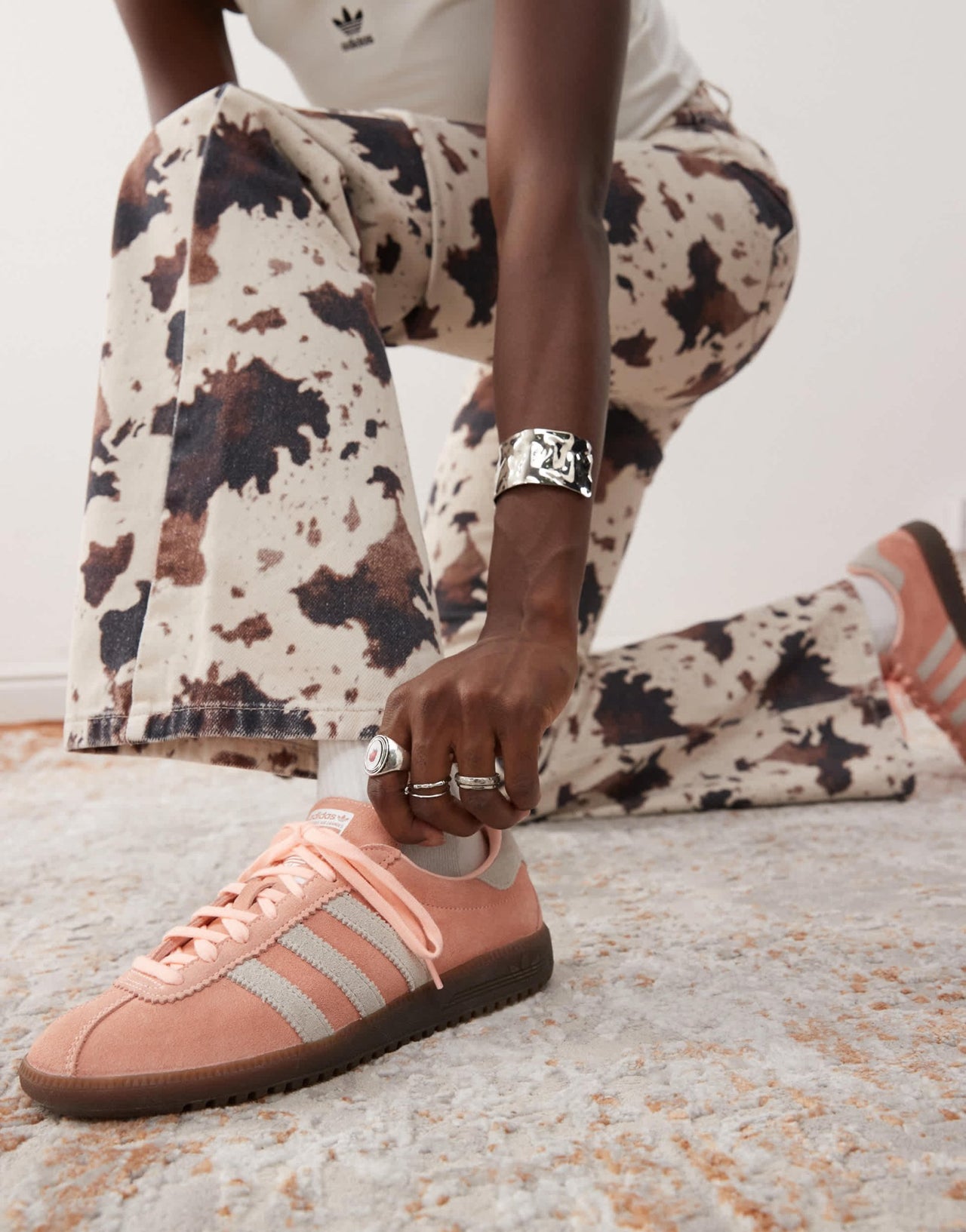adidas Originals Bermuda trainers in pink and off white - ASOS Sample Sale EU Store