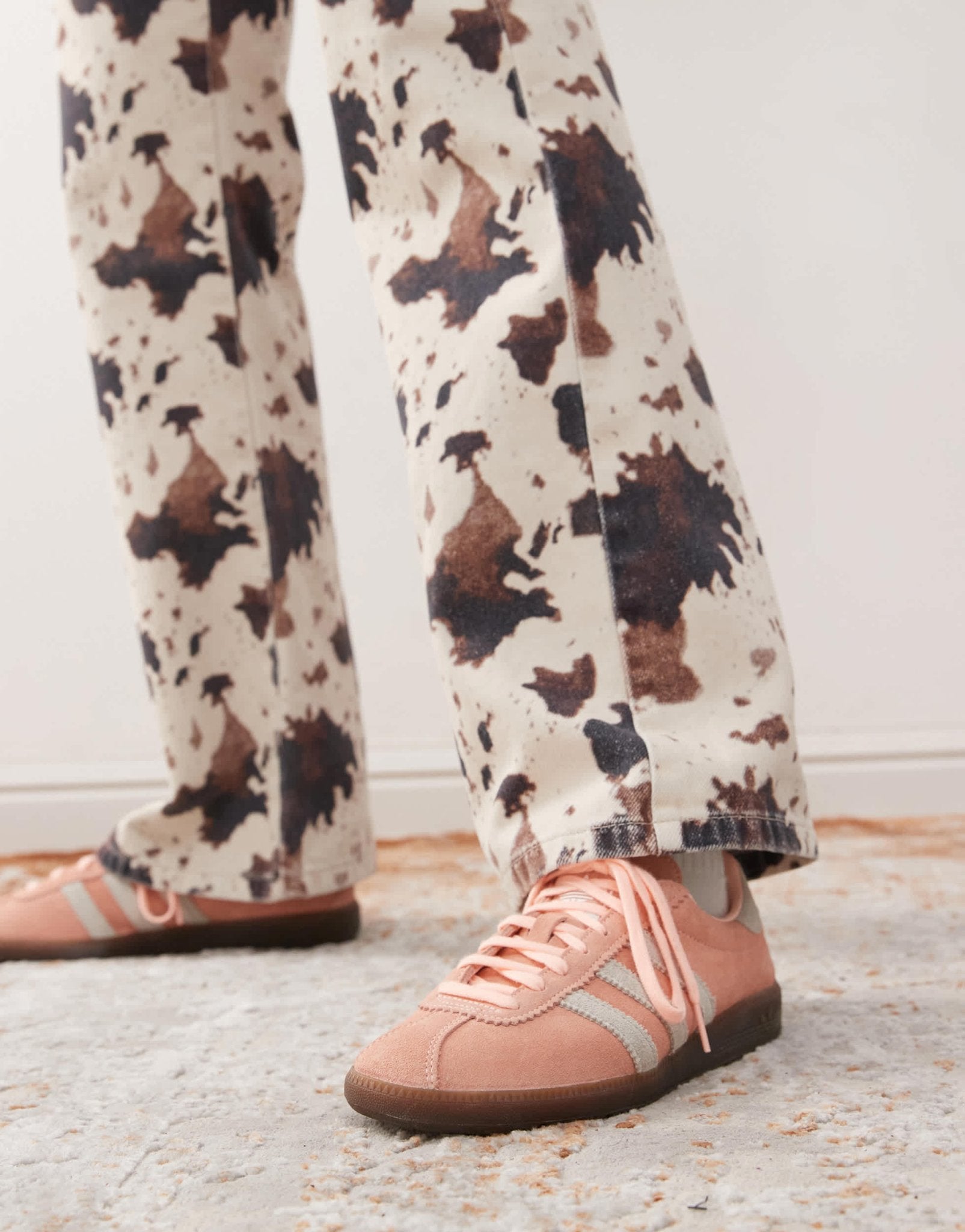 adidas Originals Bermuda trainers in pink and off white - ASOS Sample Sale EU Store