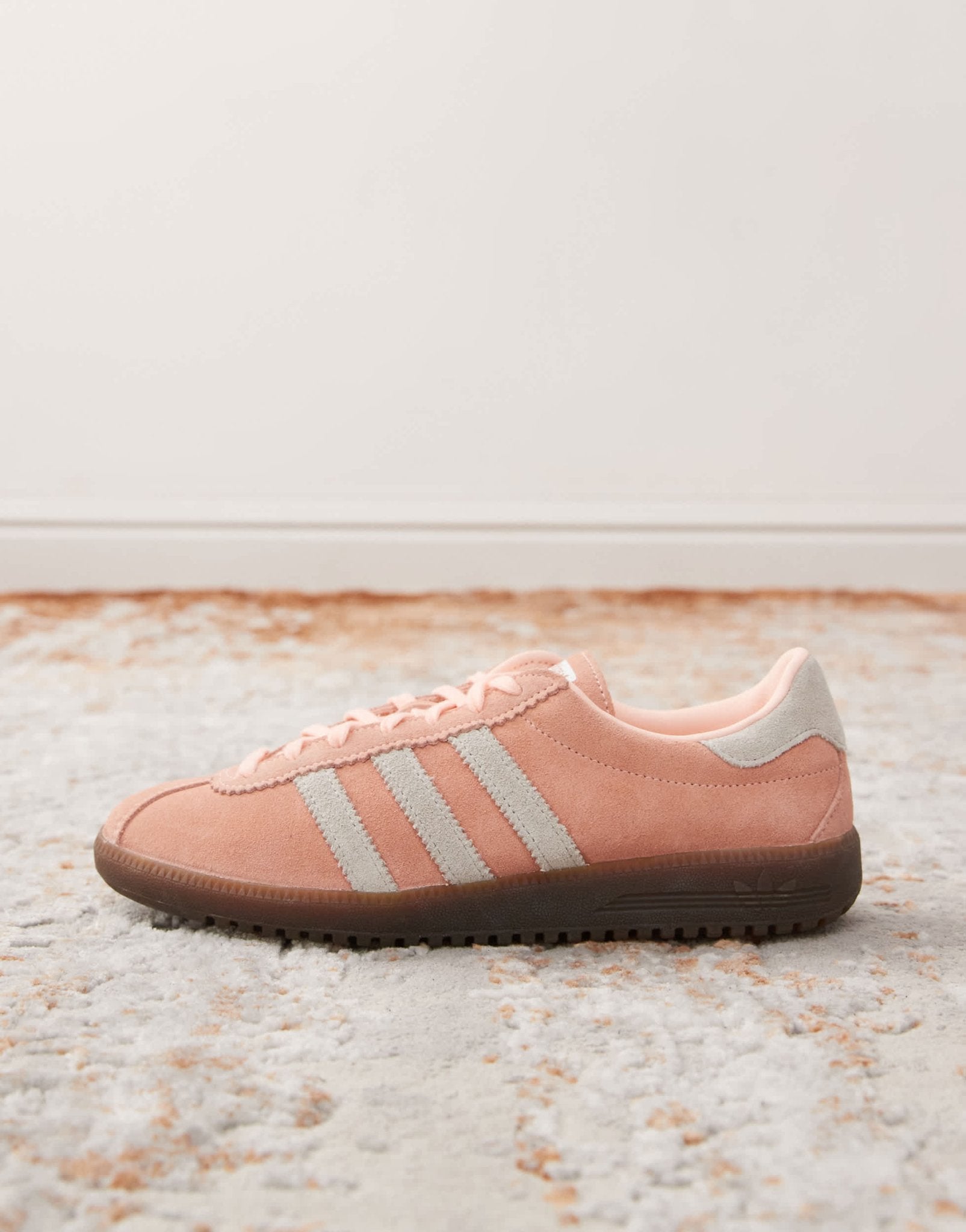 adidas Originals Bermuda trainers in pink and off white - ASOS Sample Sale EU Store