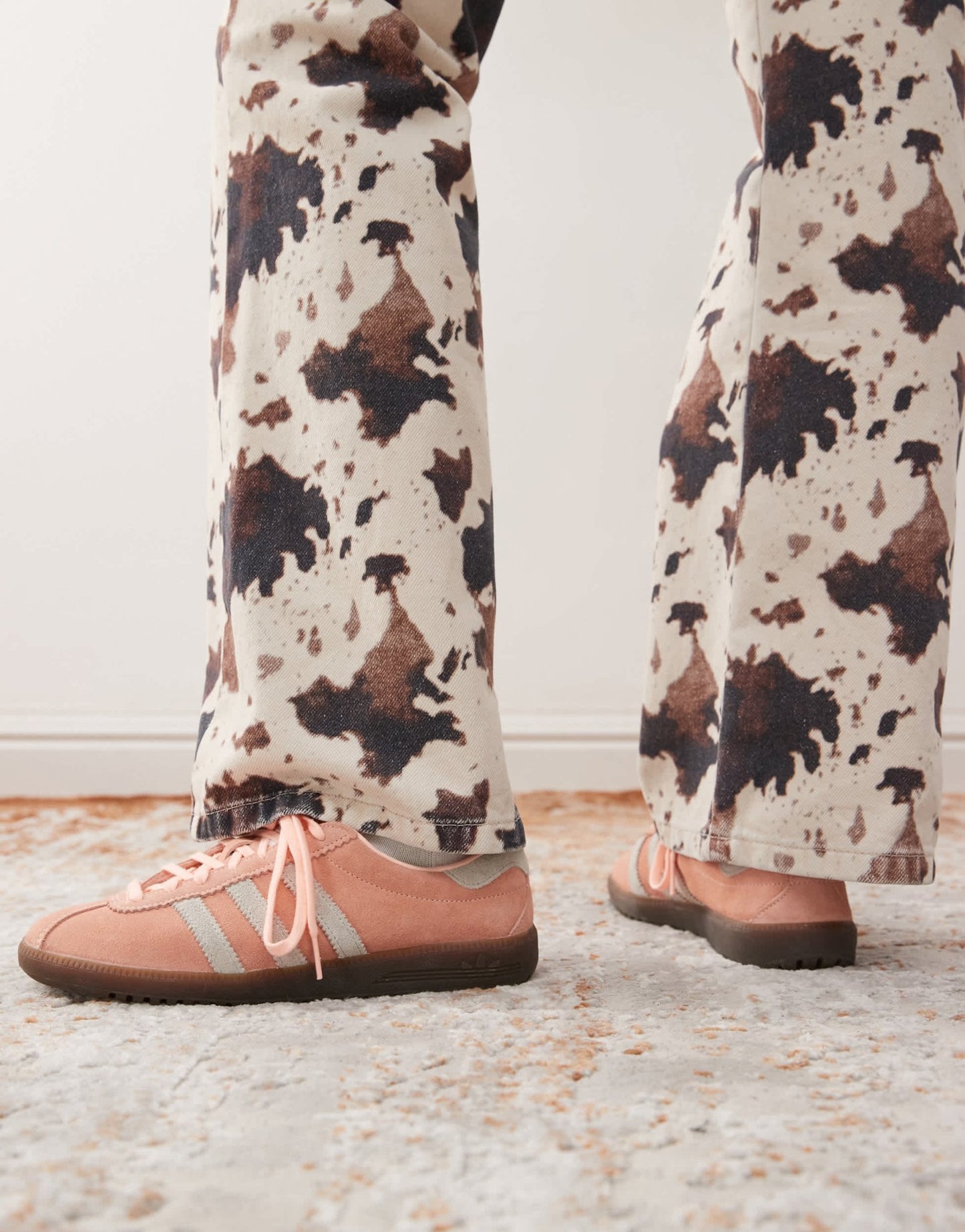 adidas Originals Bermuda trainers in pink and off white - ASOS Sample Sale EU Store