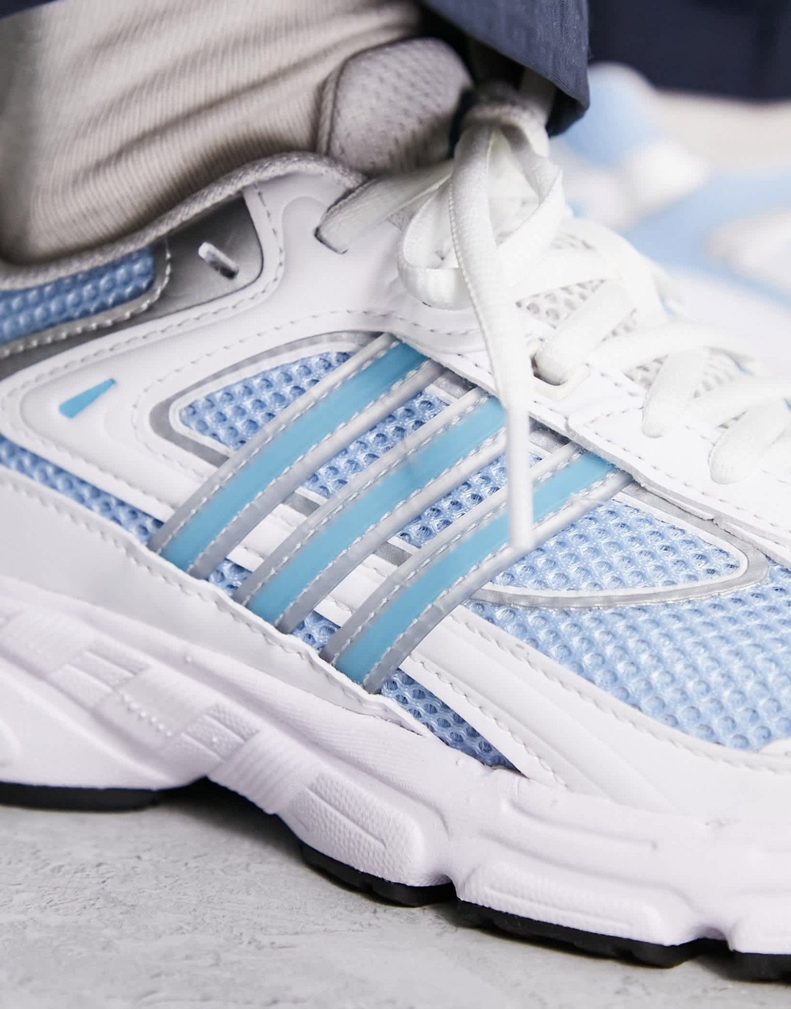 adidas Originals Response CL trainers in white and blue - ASOS Sample Sale EU Store