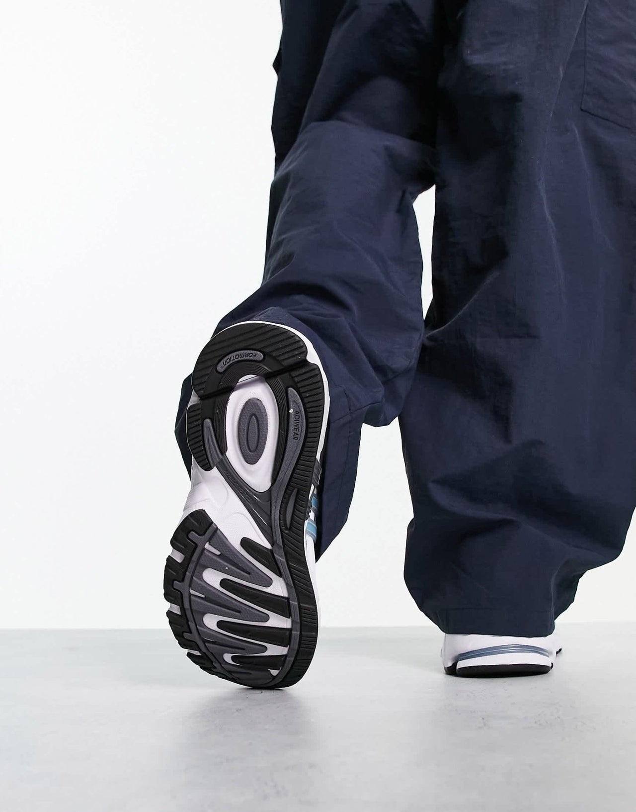 adidas Originals Response CL trainers in white and blue - ASOS Sample Sale EU Store