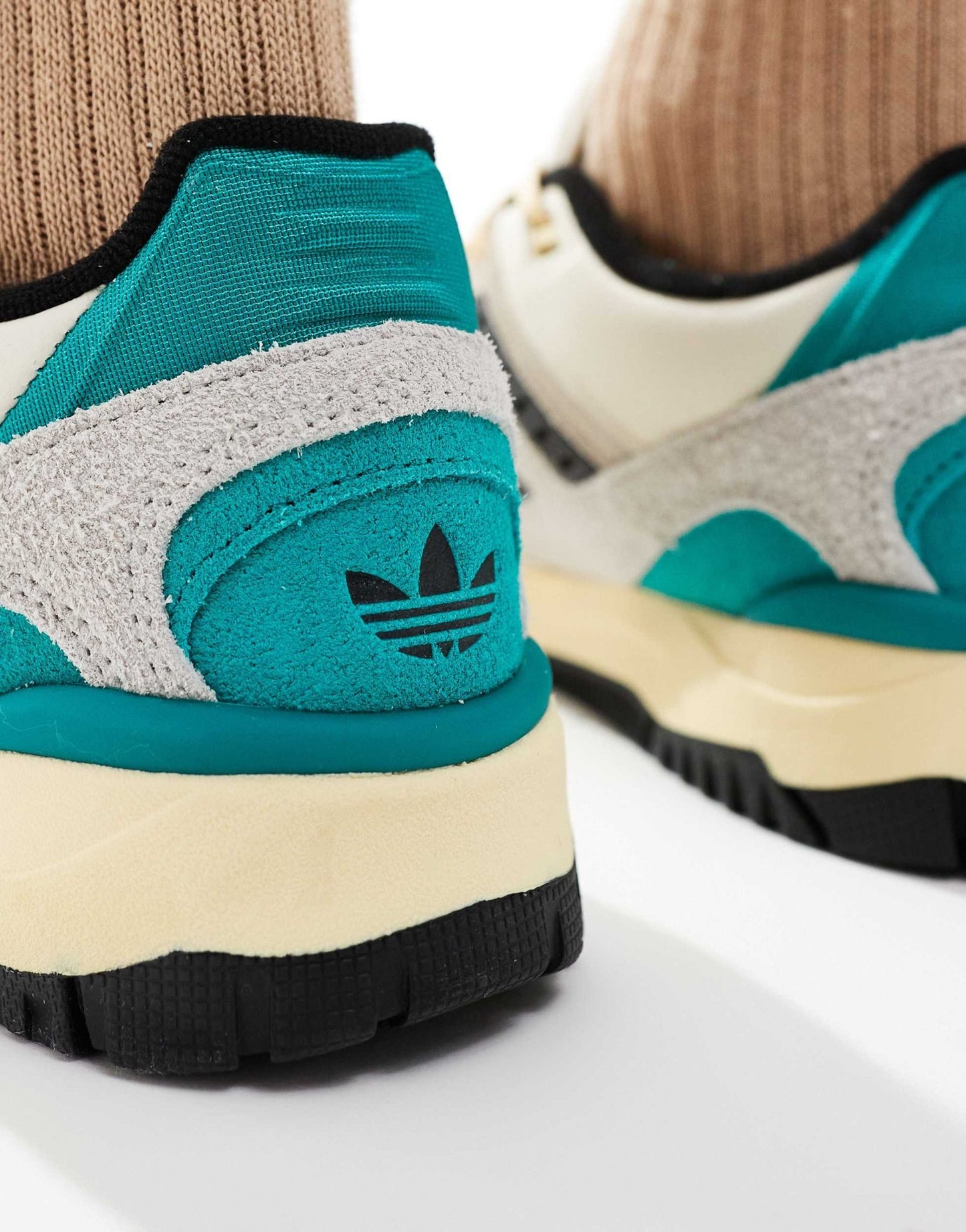 adidas Originals Torsion Phantom Low trainers in off white & green - ASOS Sample Sale EU Store