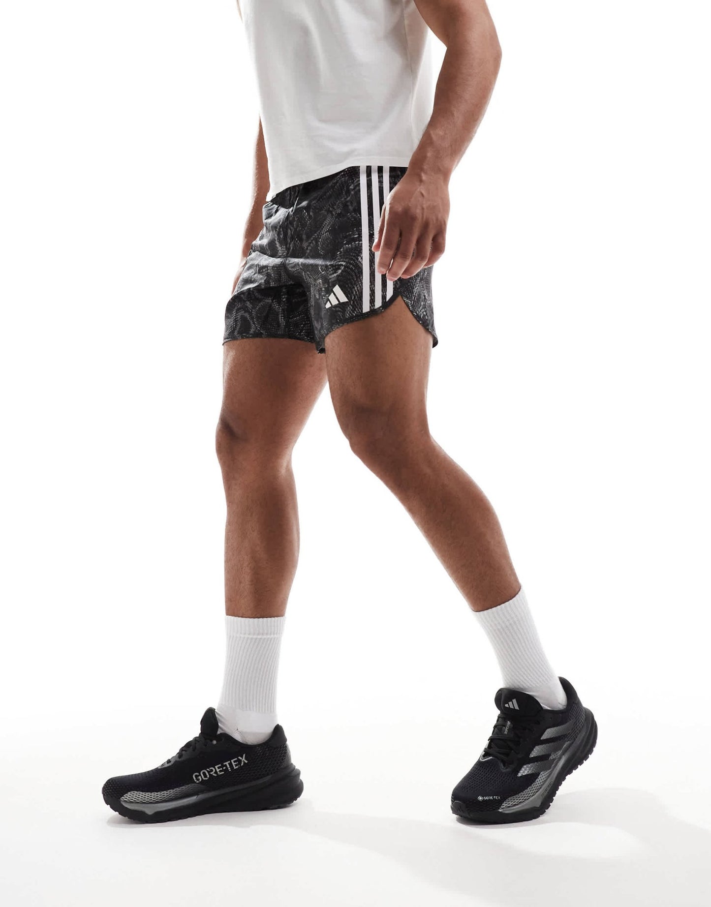 adidas Running supernova trainers in black - ASOS Sample Sale EU Store