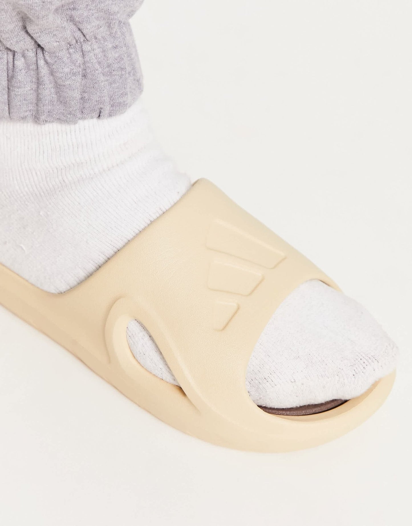adidas Sportswear Adicane slide in neutral sand - ASOS Sample Sale EU Store