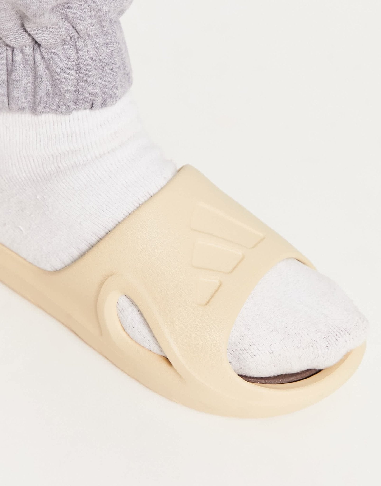 adidas Sportswear Adicane slide in neutral sand - ASOS Sample Sale EU Store