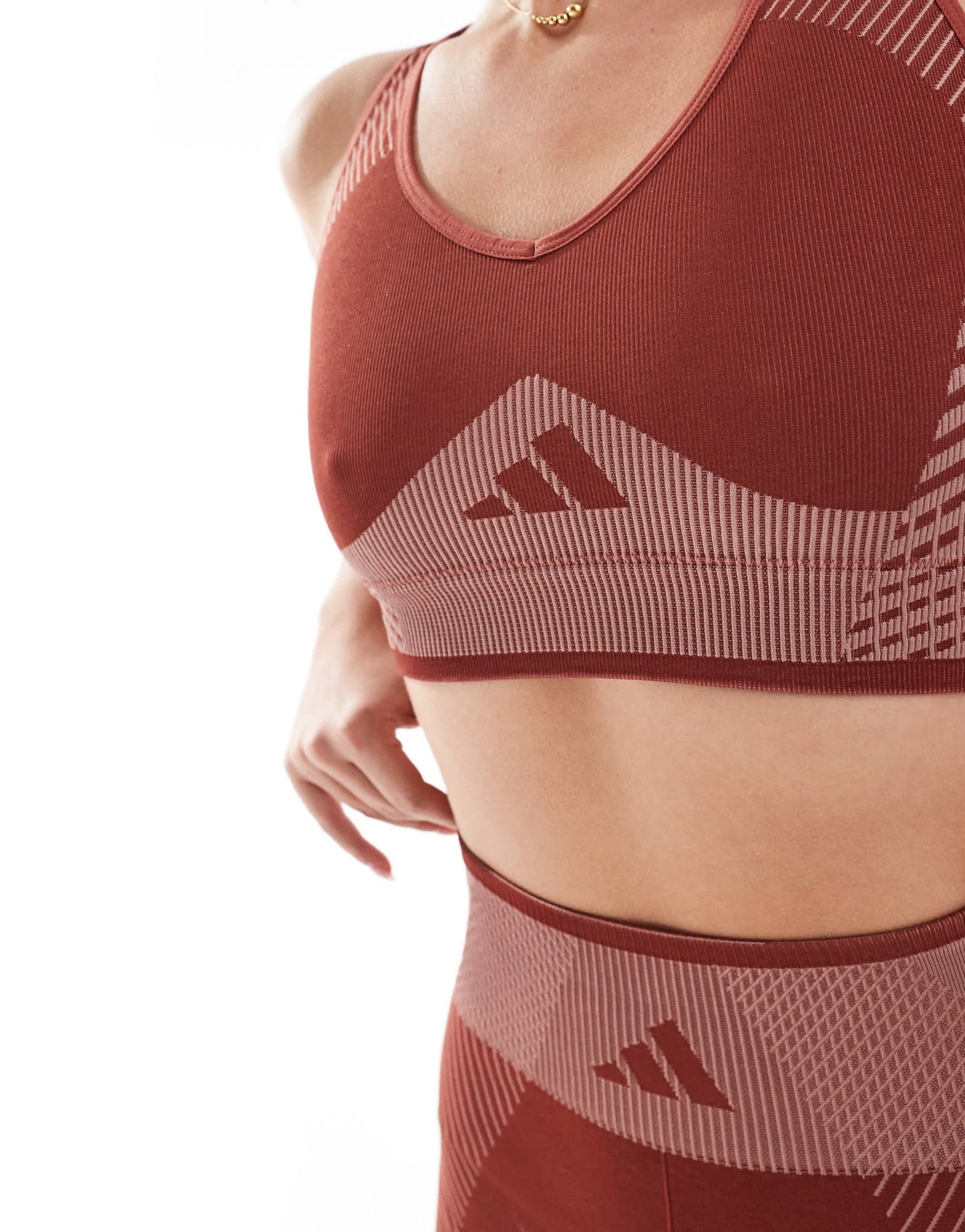 adidas Training D4T light support sports bra in burgundy - ASOS Sample Sale EU Store