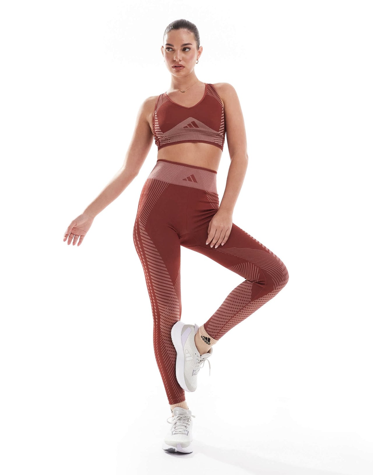 adidas Training D4T light support sports bra in burgundy - ASOS Sample Sale EU Store
