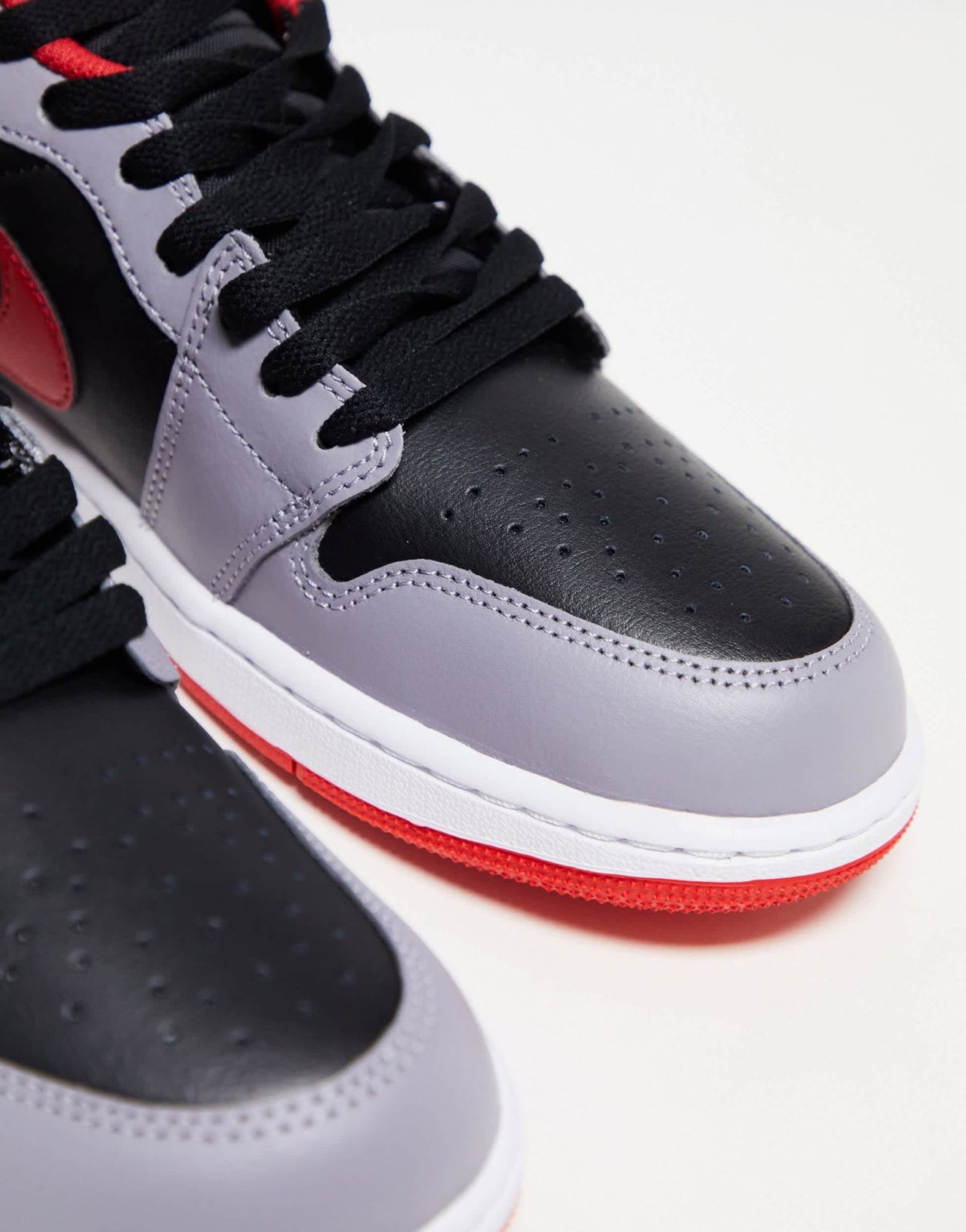 Air Jordan 1 Low trainers in black, grey and red - ASOS Sample Sale EU Store