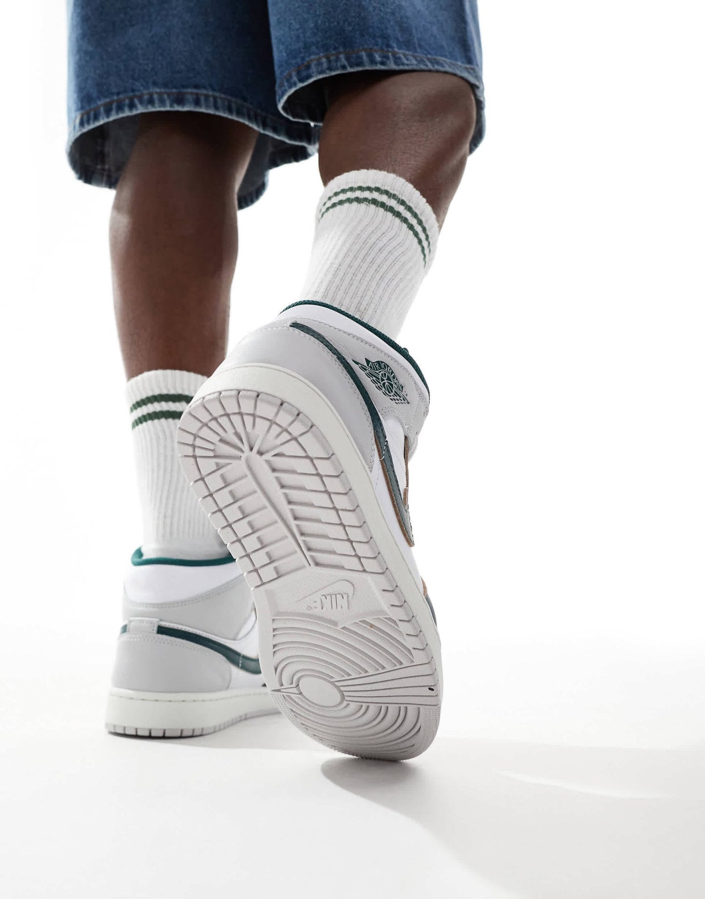 Air Jordan 1 mid trainers in white, grey and dark green - ASOS Sample Sale EU Store
