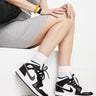 Baskets Air Jordan 1 Mid pour femmes en blanc et noir