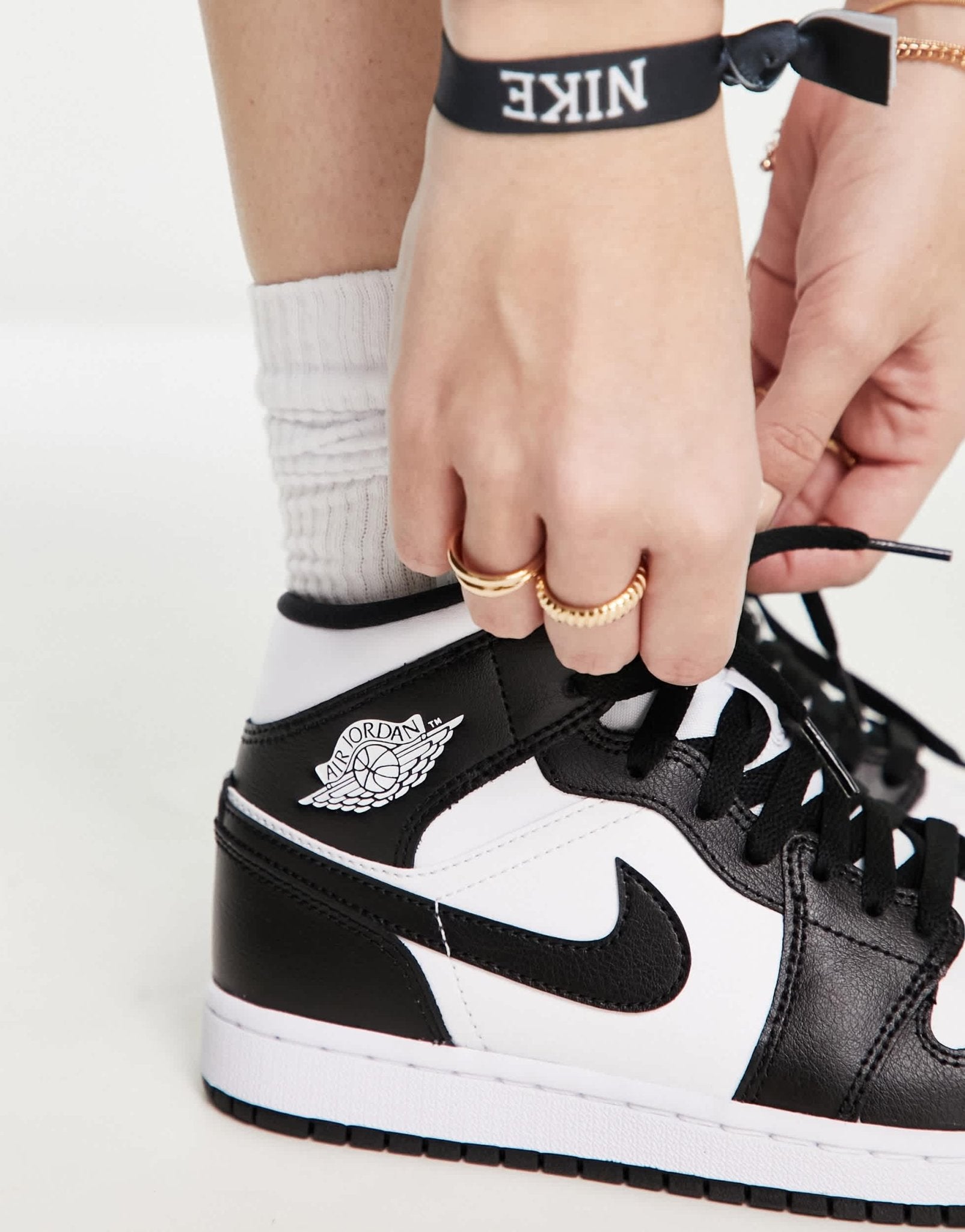 Air Jordan 1 Mid womens trainers in white and black - ASOS Sample Sale EU Store