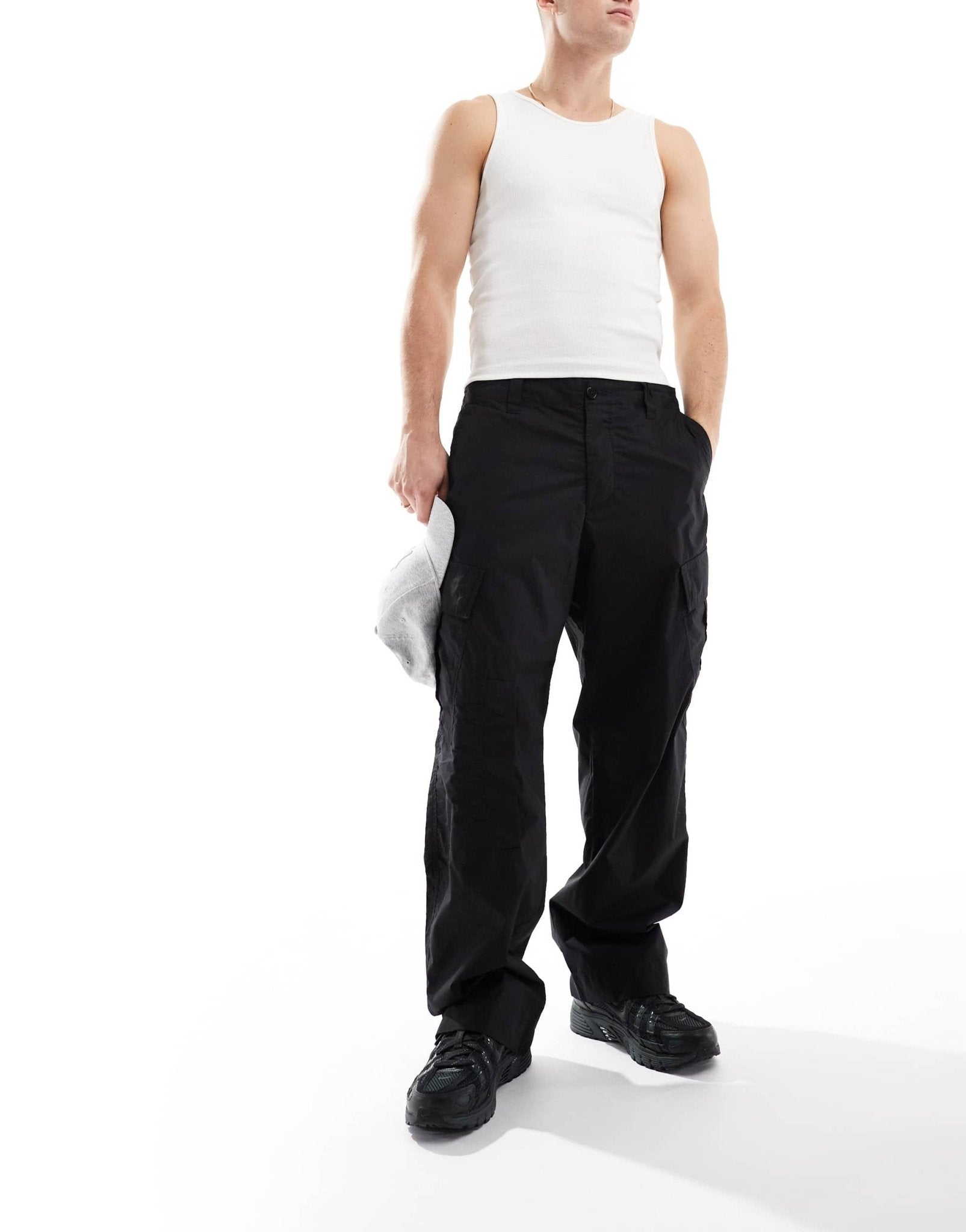 AllSaints Verge straight leg cargo trousers in black - ASOS Sample Sale EU Store