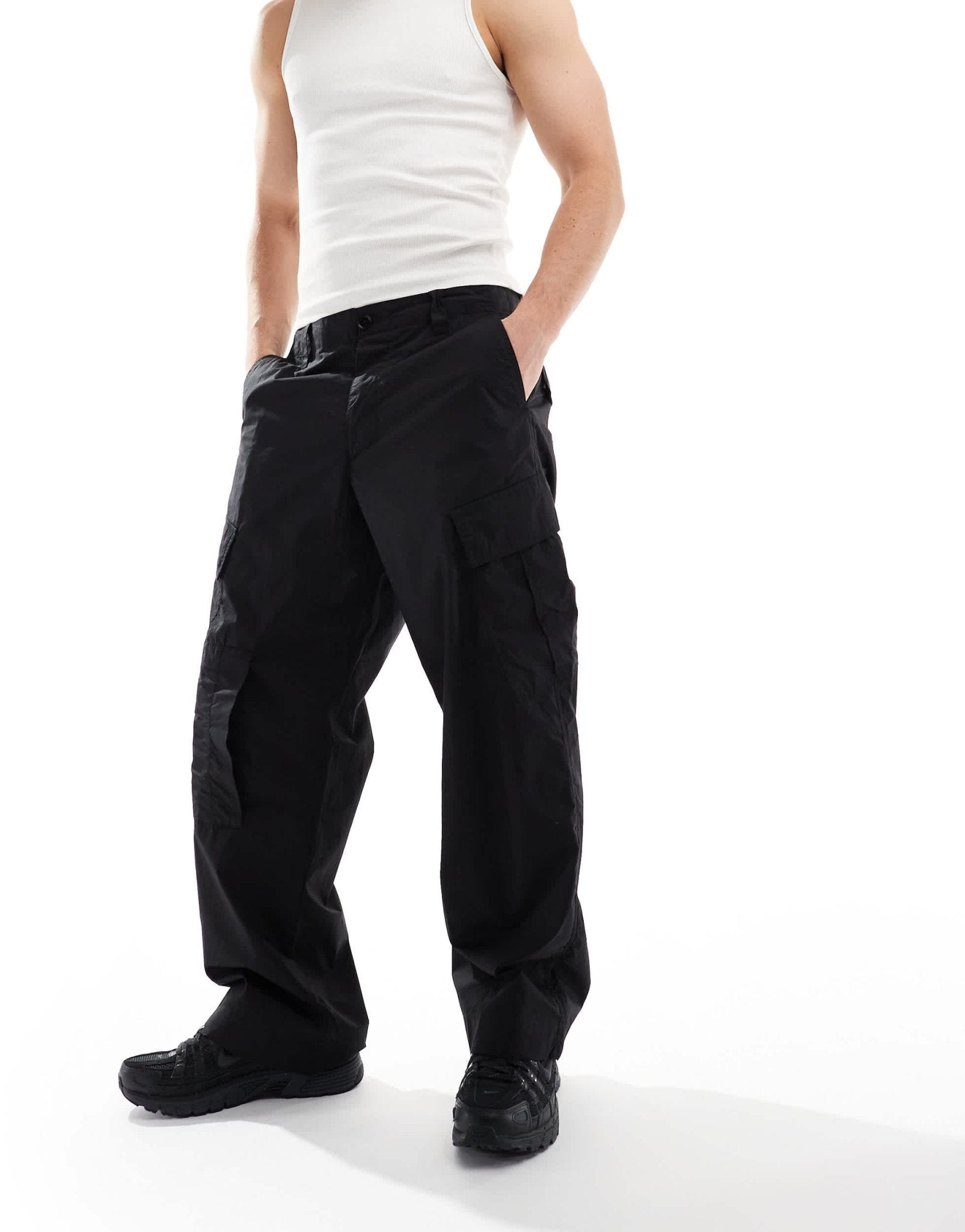 AllSaints Verge straight leg cargo trousers in black - ASOS Sample Sale EU Store