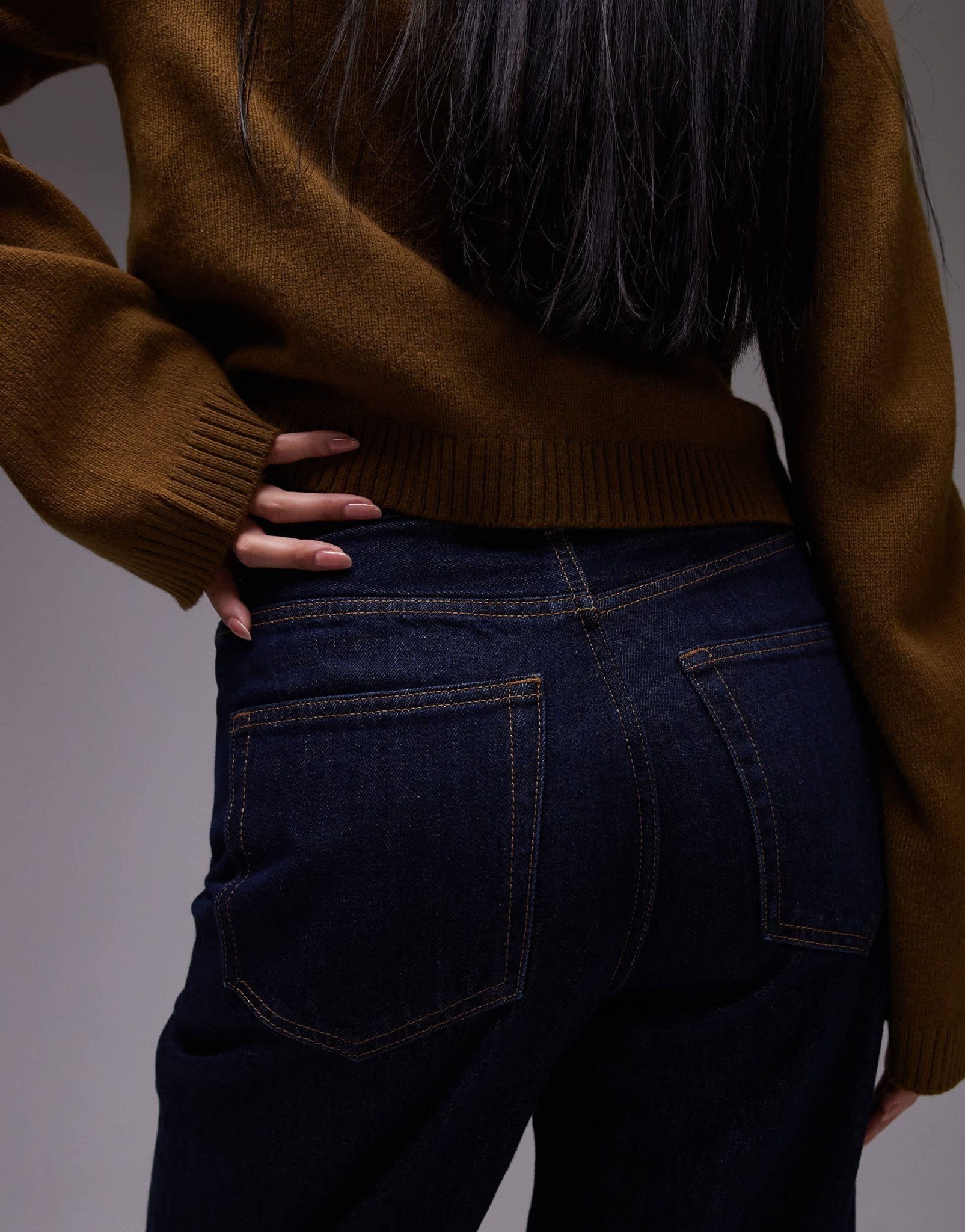 ARKET Amber barrel leg jeans in rinse wash blue - ASOS Sample Sale EU Store