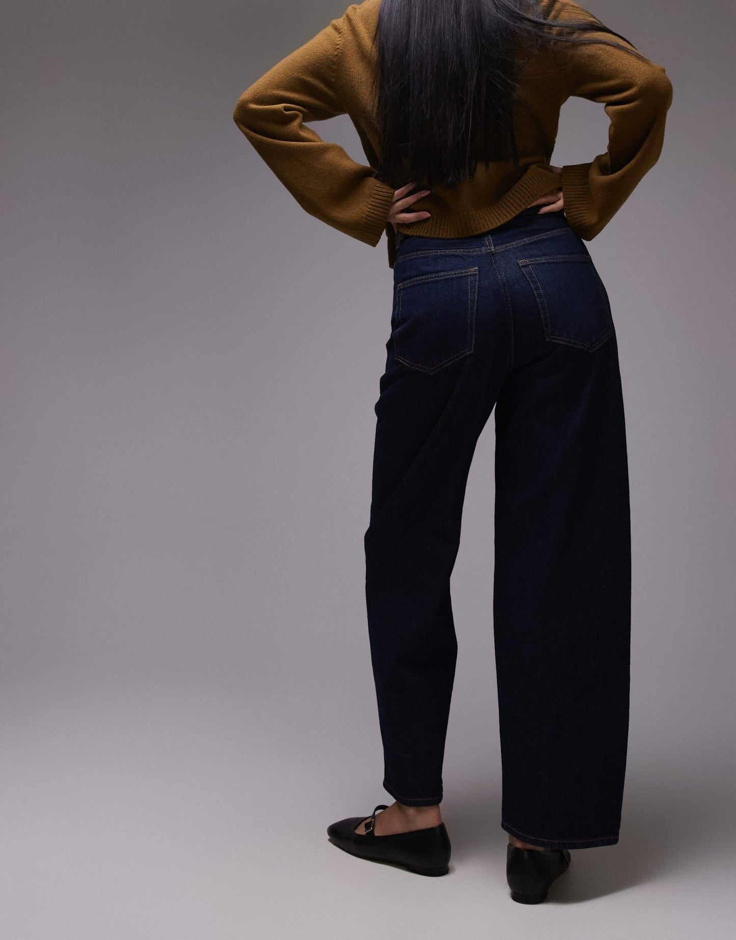 ARKET Amber barrel leg jeans in rinse wash blue - ASOS Sample Sale EU Store